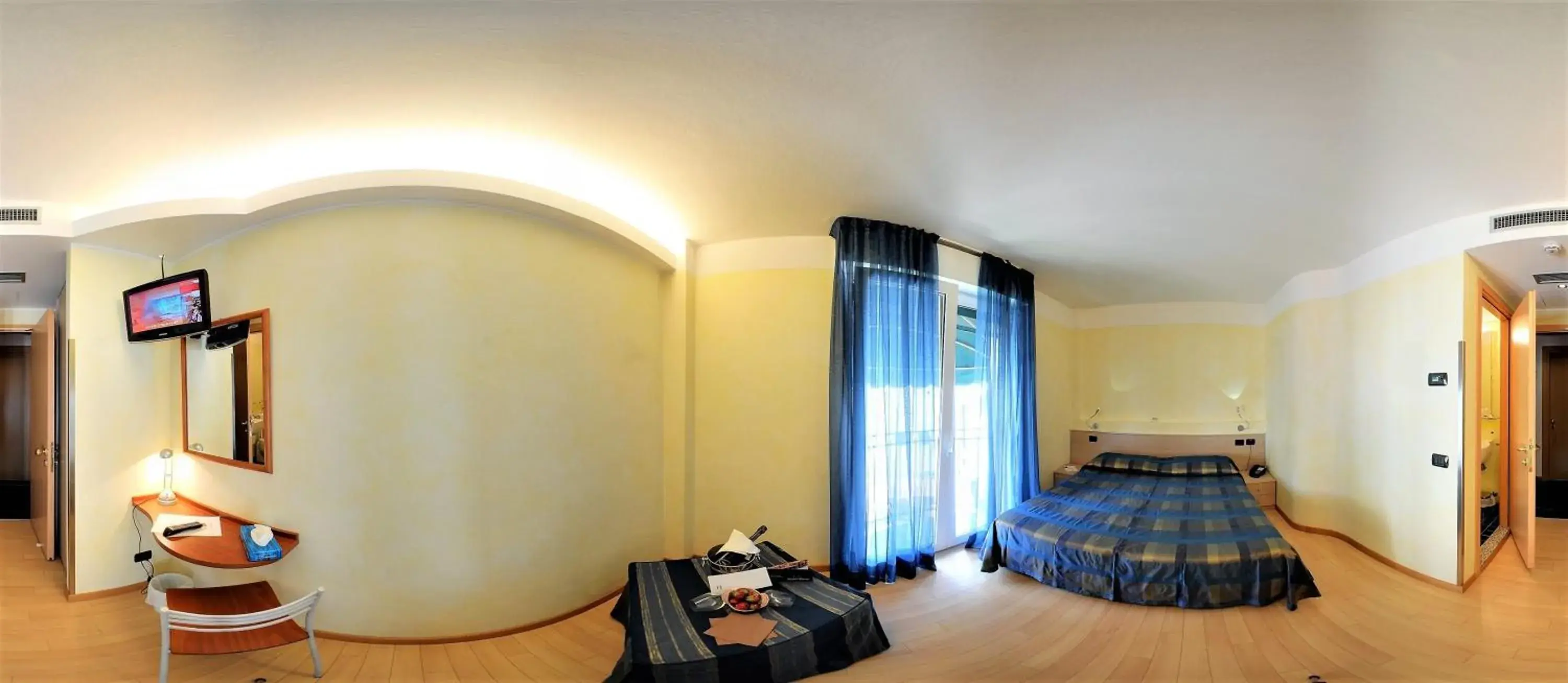 Photo of the whole room in Hotel Savoia