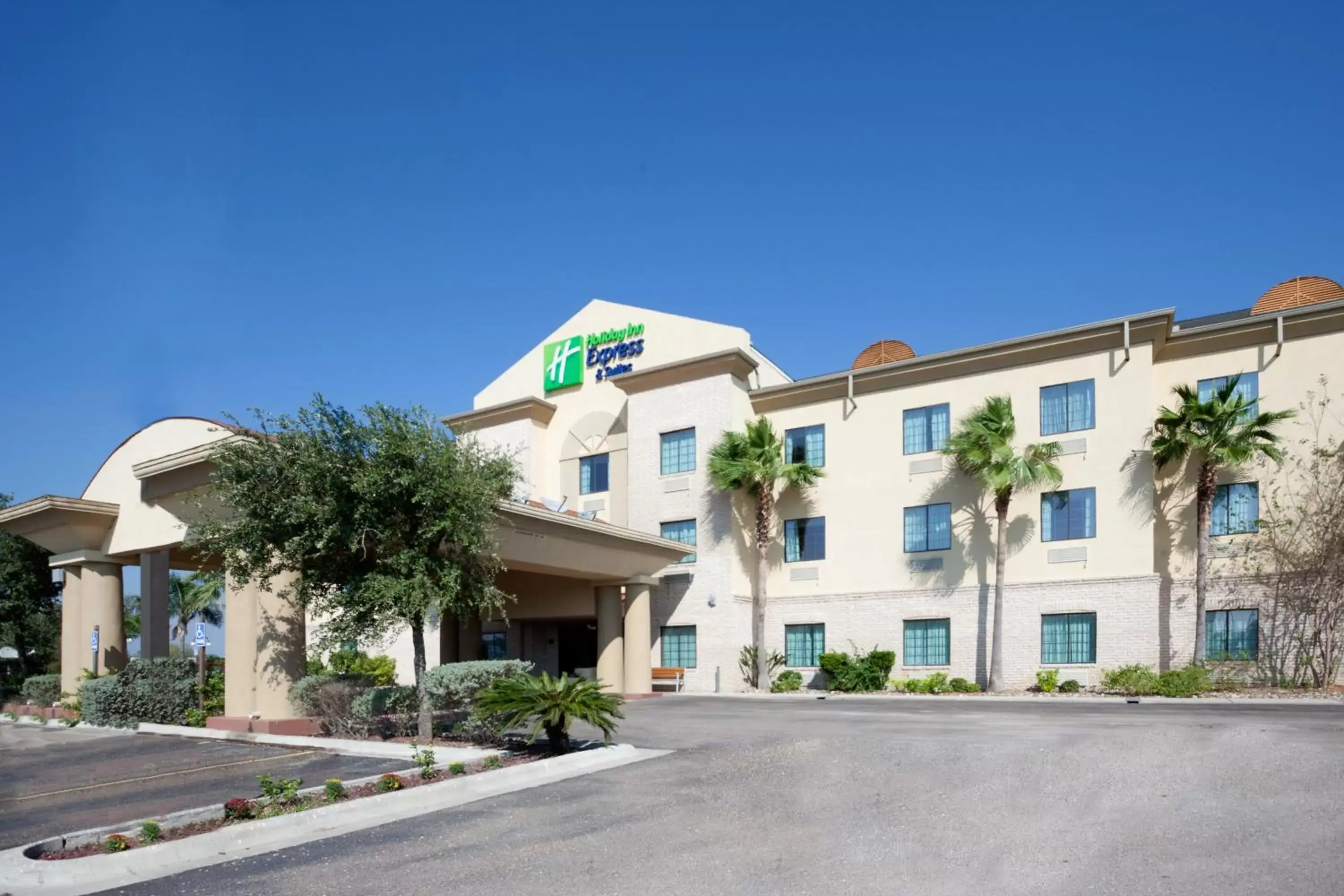 Property Building in Holiday Inn Express Hotel and Suites Alice, an IHG Hotel