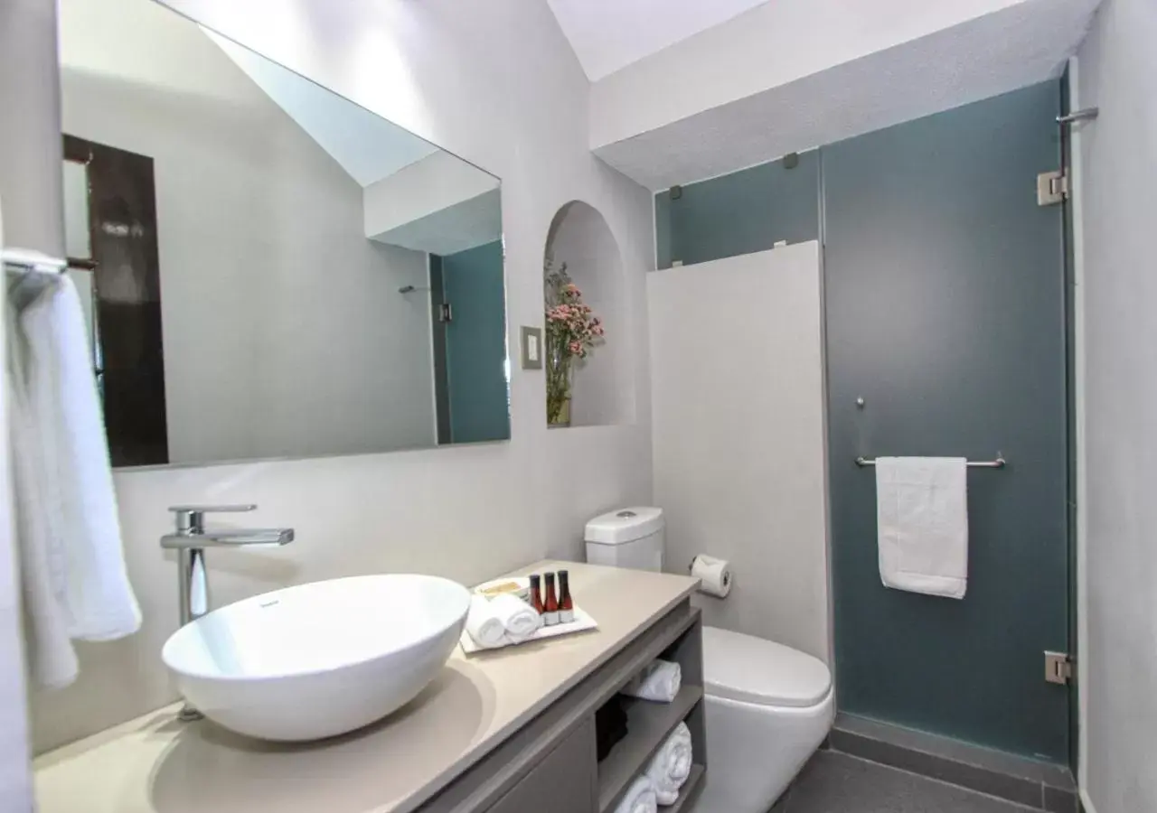 Toilet, Bathroom in Casa Florencia Hotel Boutique