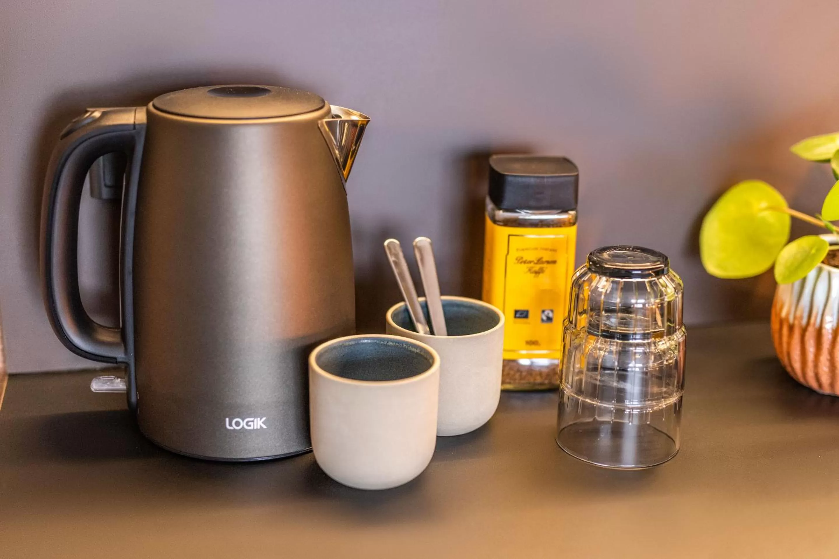 Coffee/tea facilities in Pier 5 Hotel