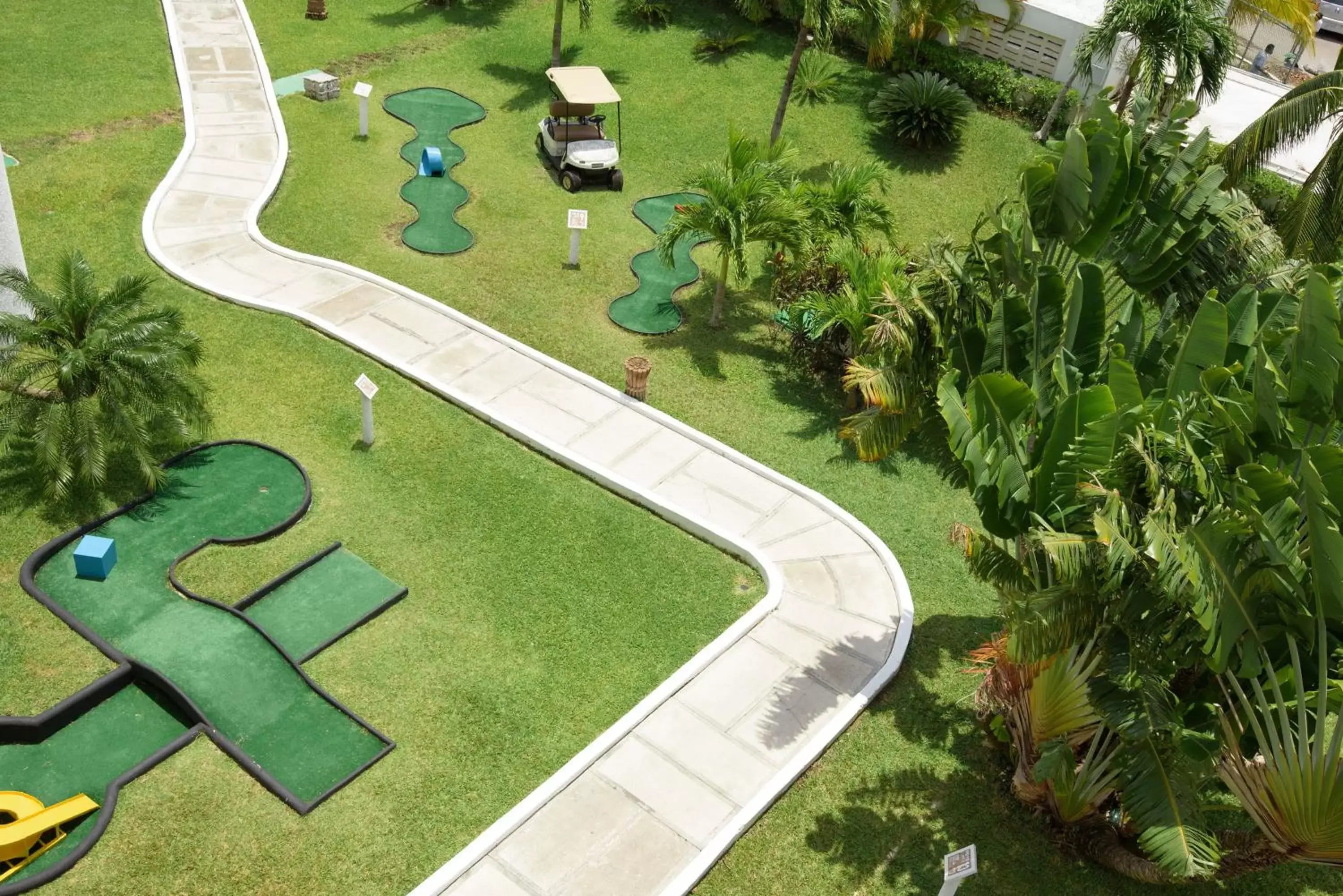 Minigolf, Pool View in Melia Cozumel All Inclusive