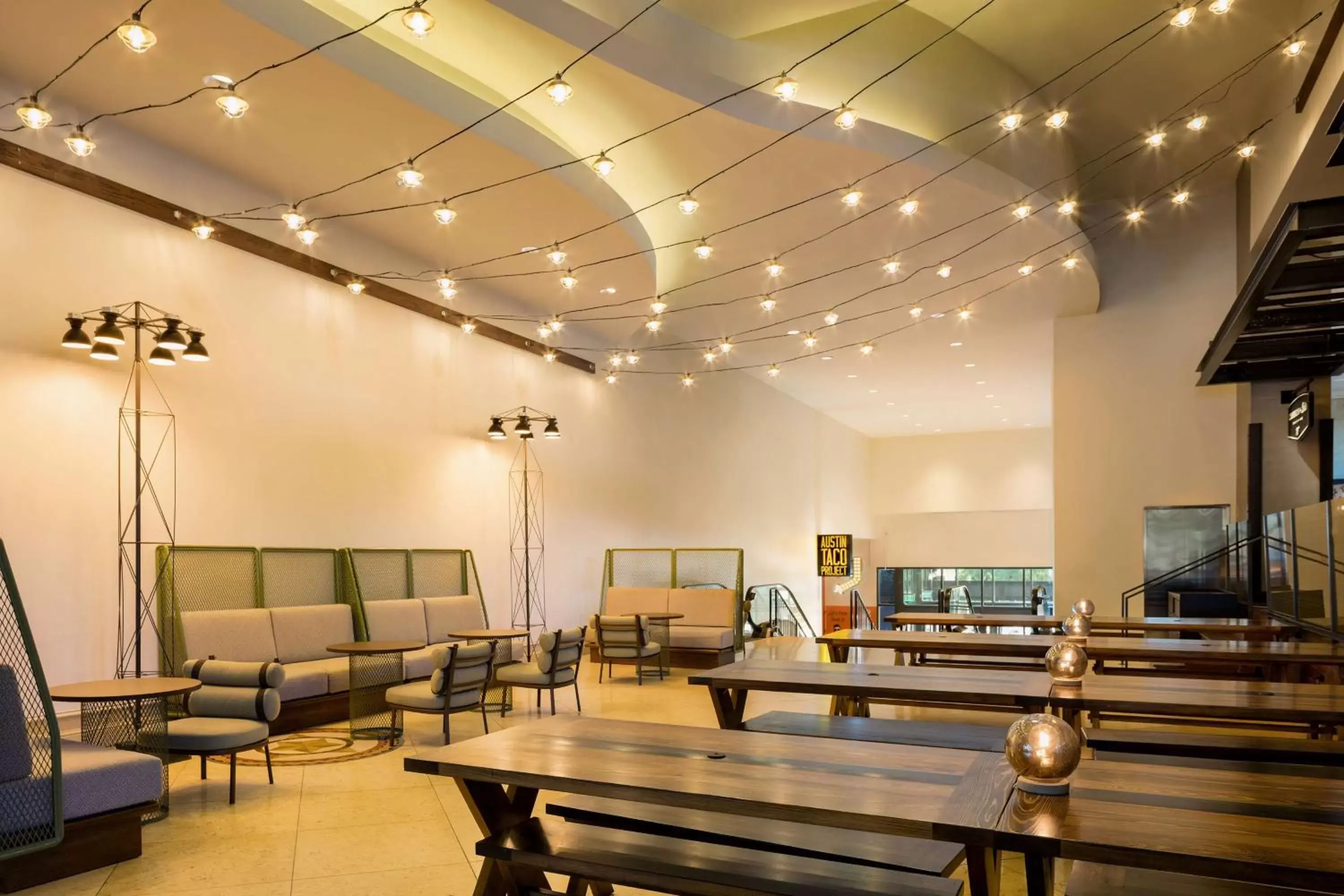 Restaurant/places to eat, Lounge/Bar in Hilton Austin