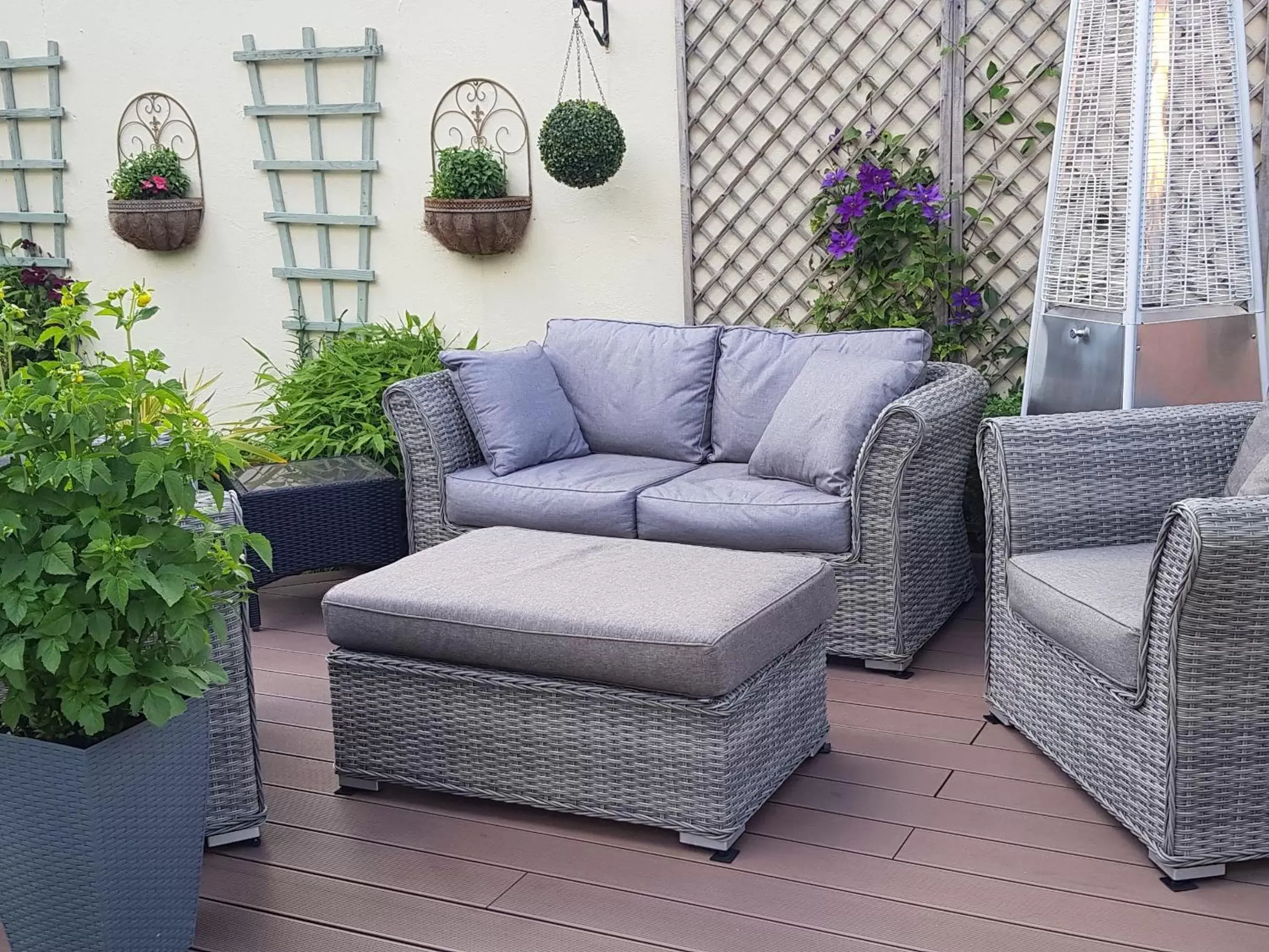 Garden, Seating Area in Eden's Rest Bed and Breakfast