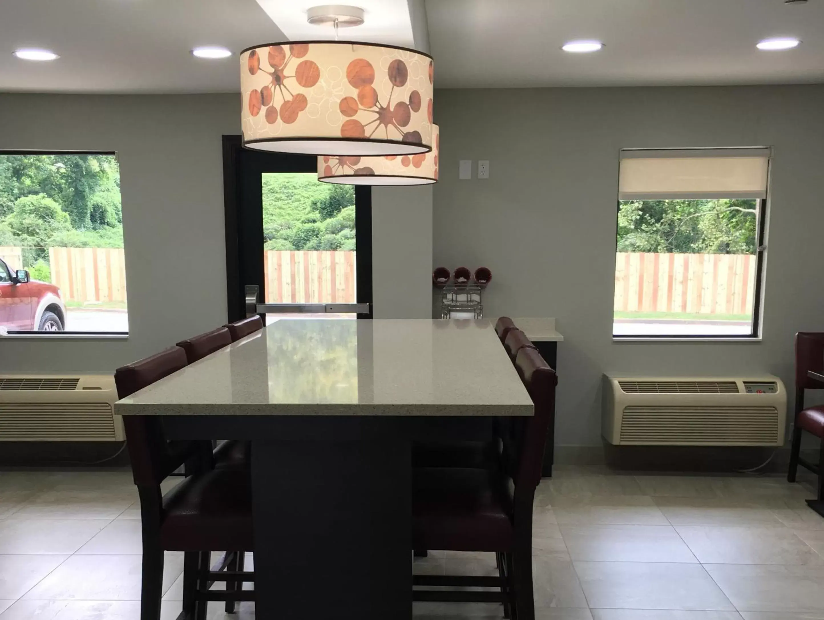 Decorative detail, Dining Area in Red Roof Inn PLUS+ Birmingham East – Irondale/Airport