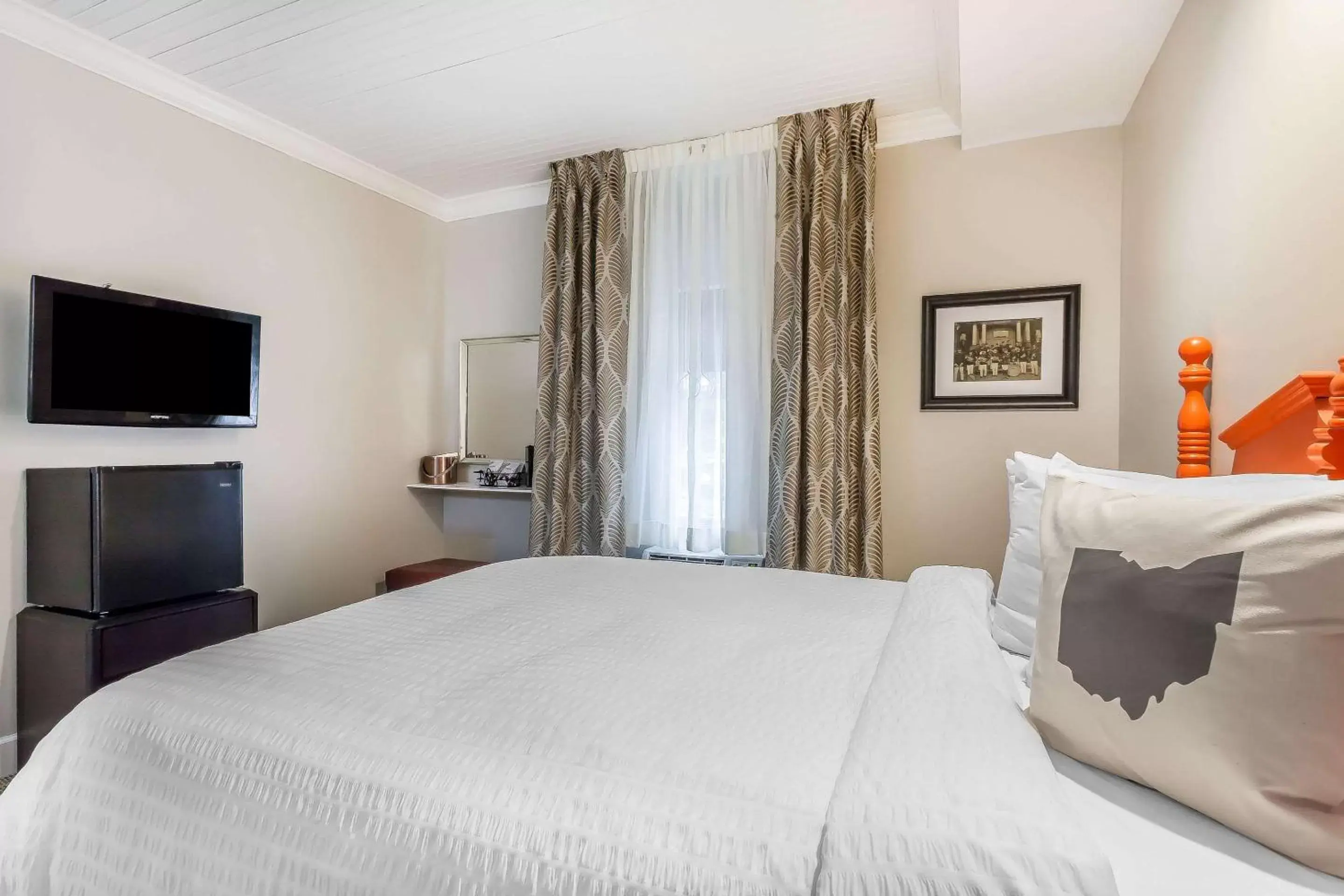 Photo of the whole room, Bed in The Aurora Inn Hotel and Event Center Photo of the whole room, Bed in The Aurora Inn Hotel and Event Center