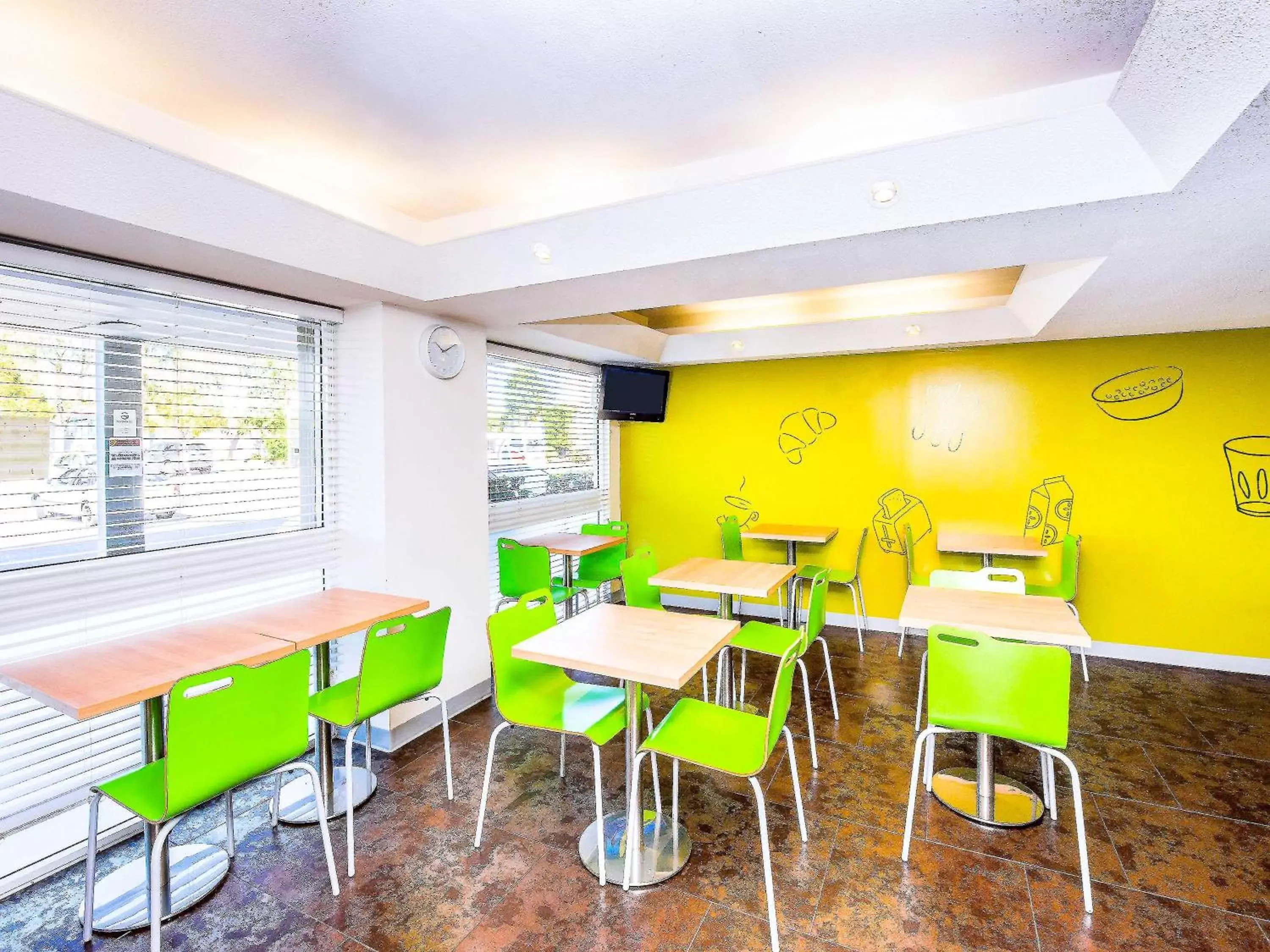 Property building, Restaurant/Places to Eat in ibis Budget Canberra