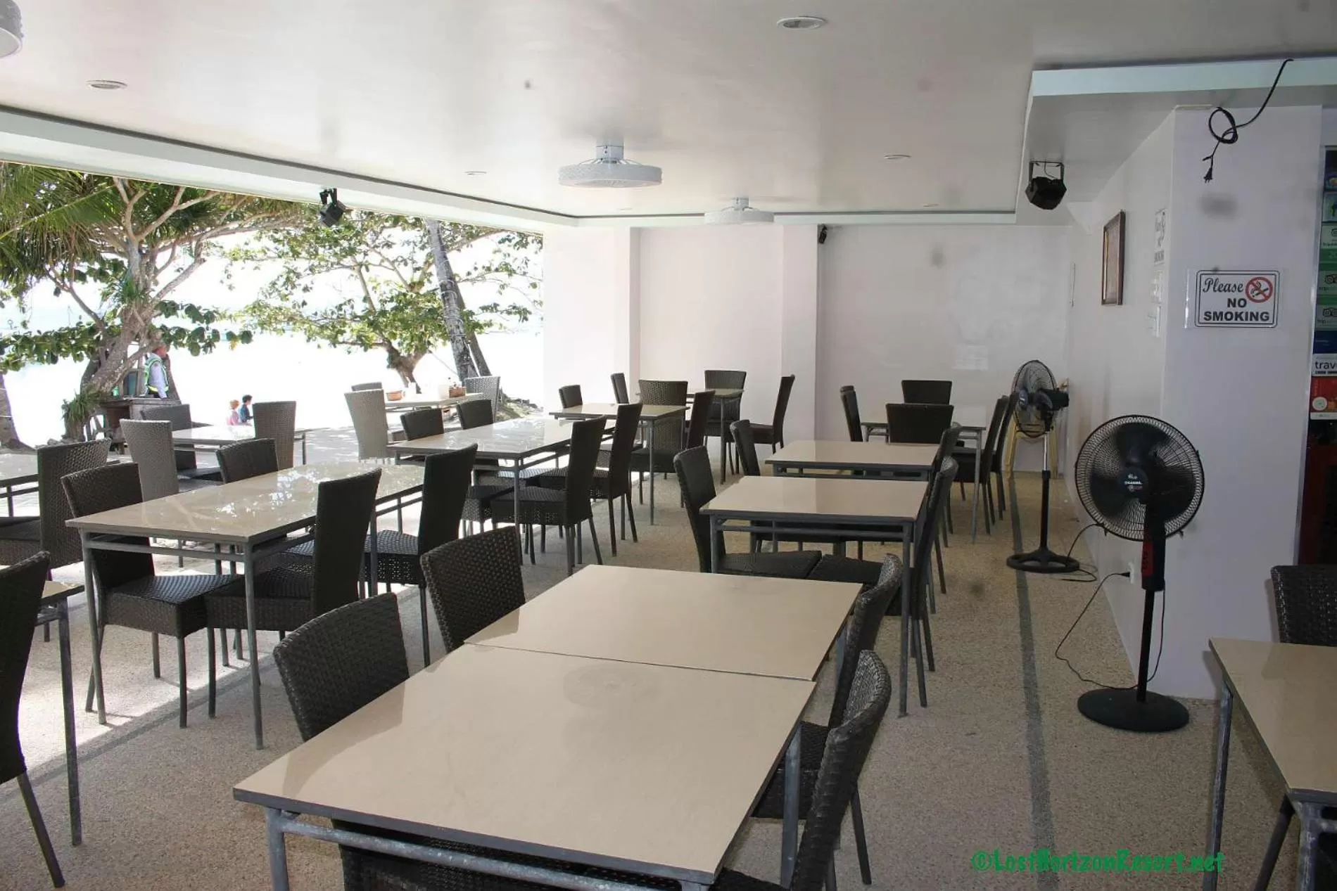 Restaurant/places to eat in Lost Horizon Beach Dive Resort