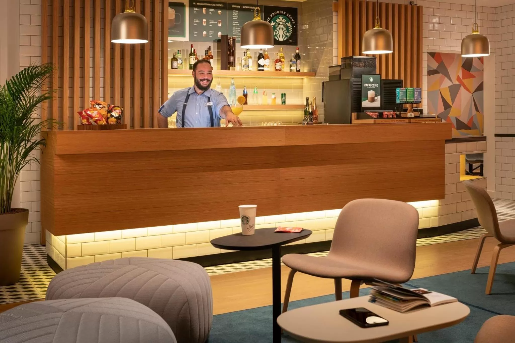 Lounge or bar in Holiday Inn Express - Marne-la-Vallée Val d'Europe by IHG