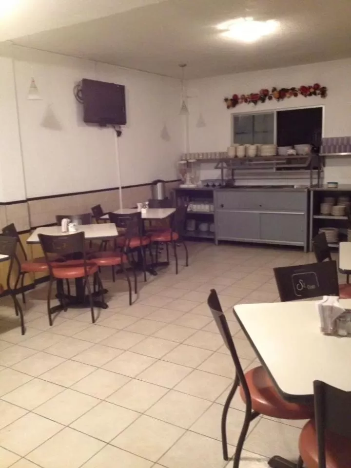 Restaurant/places to eat in Hotel Santa Cruz