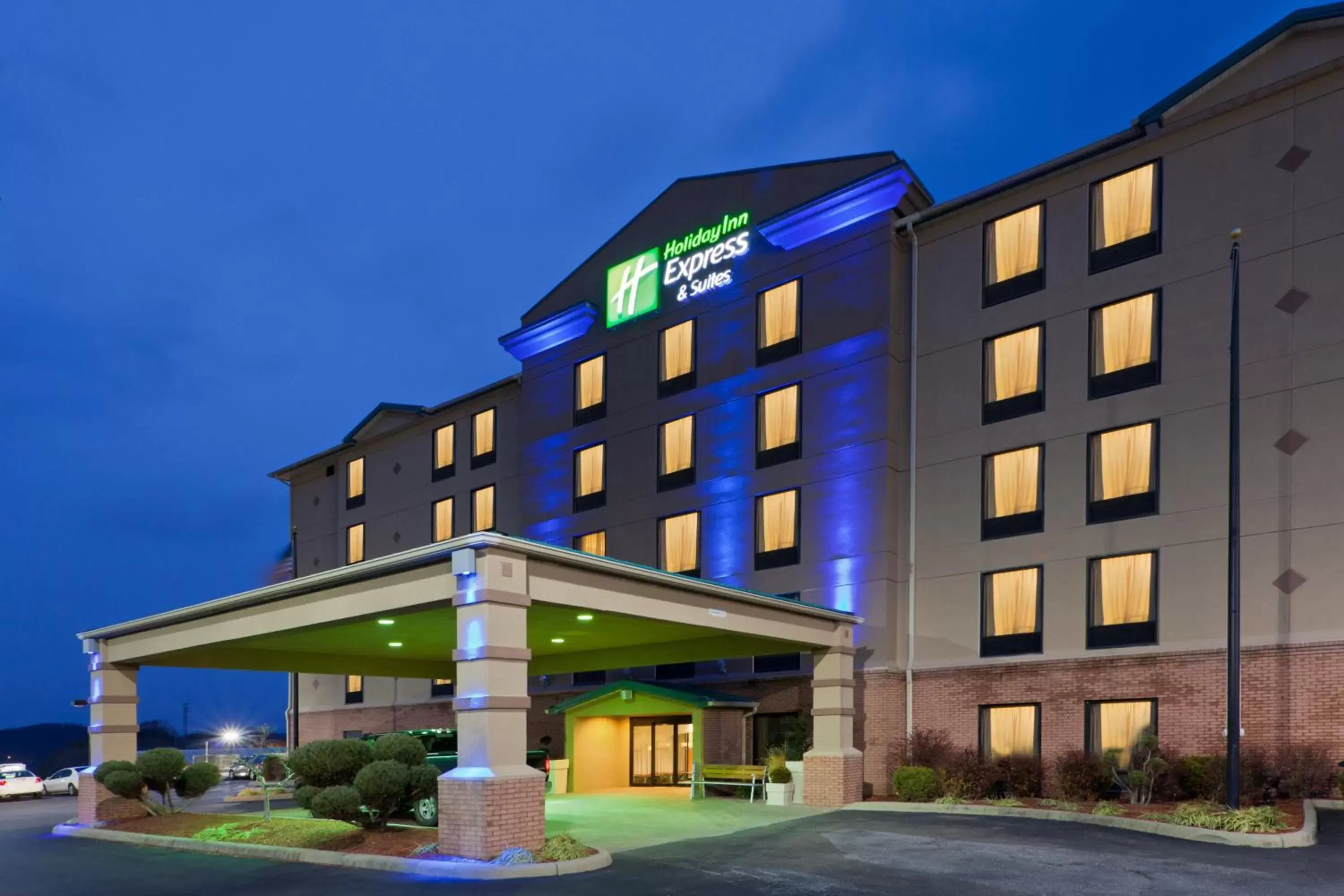 Property Building in Holiday Inn Express Hotel & Suites Charleston-Southridge, an IHG Hotel