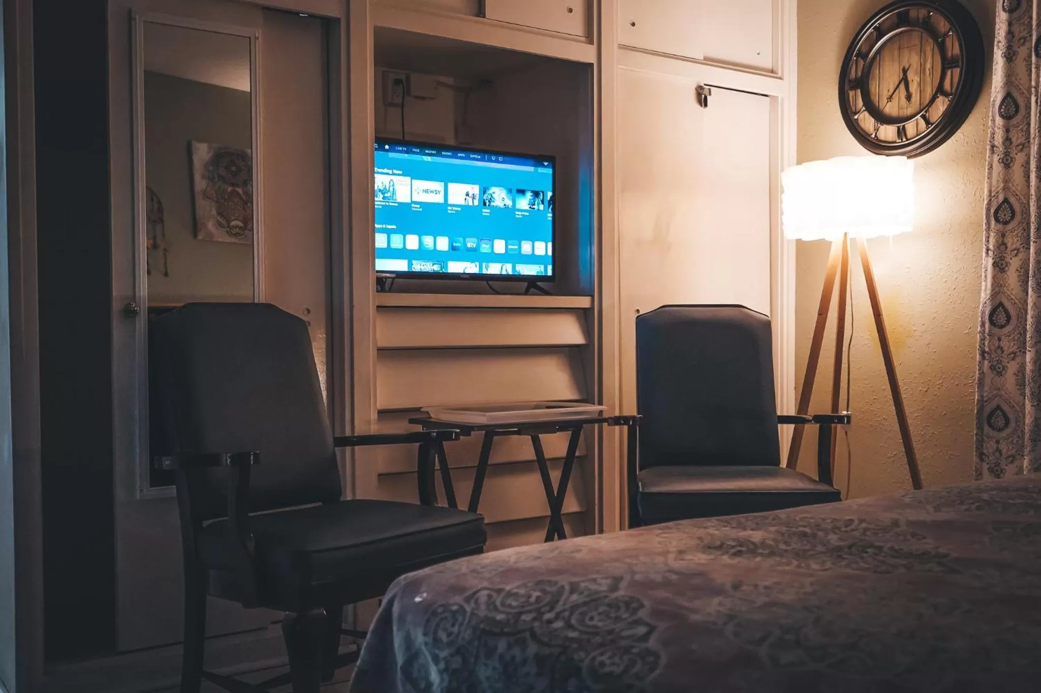 TV and multimedia in Hollywood Light Haven Lodge