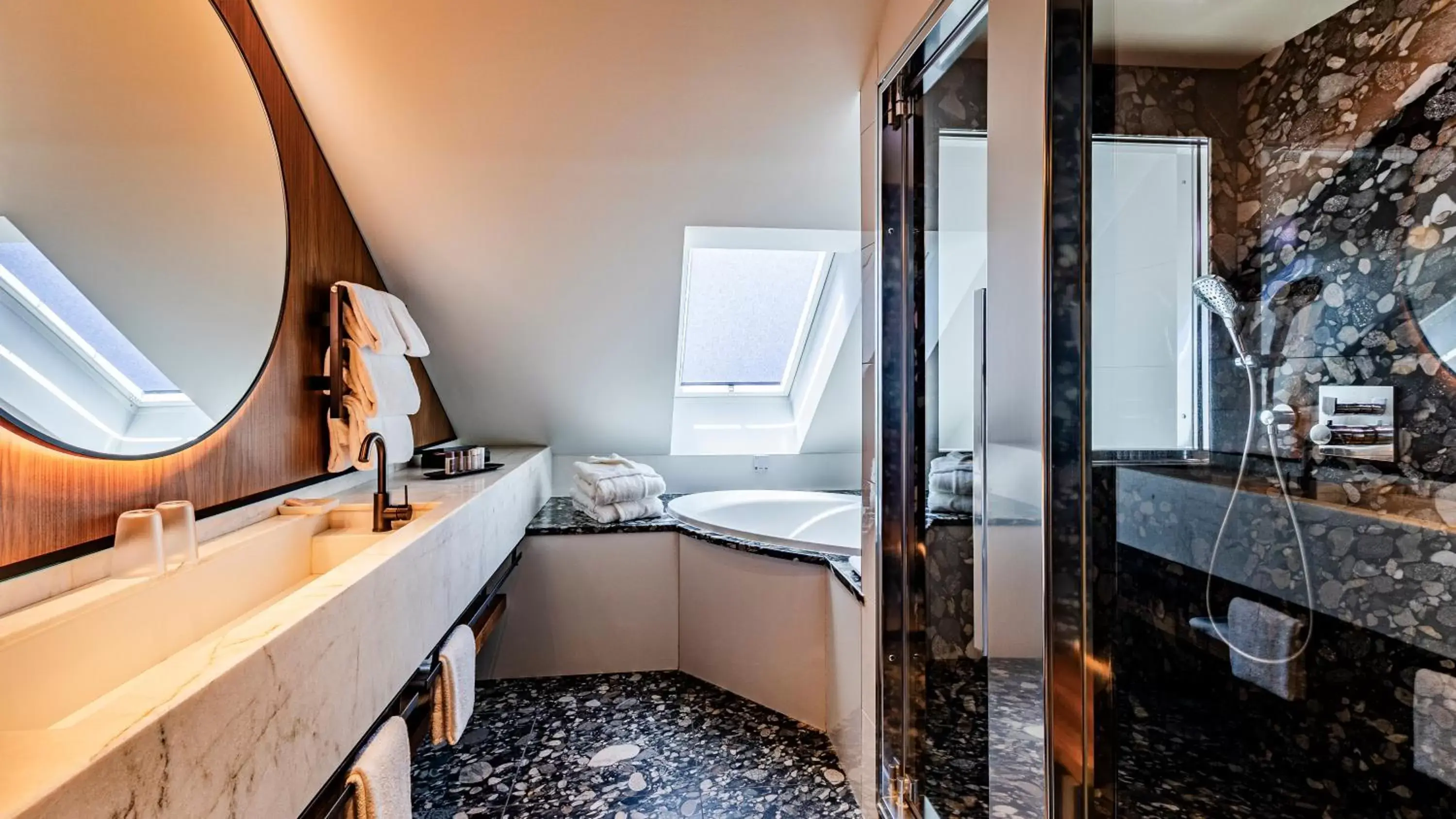 Bathroom in Grand Hotel La Cloche Dijon - MGallery