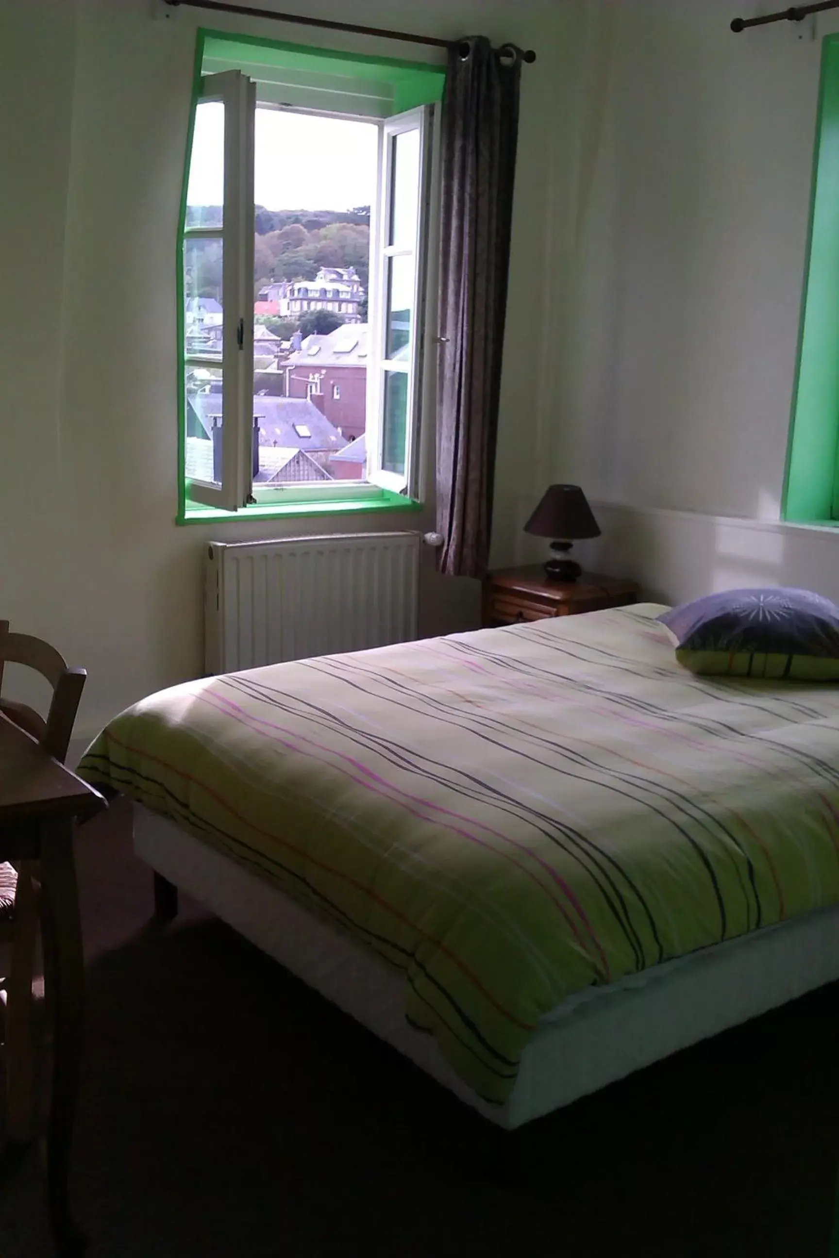 Photo of the whole room, Bed in Les Galets Bleus