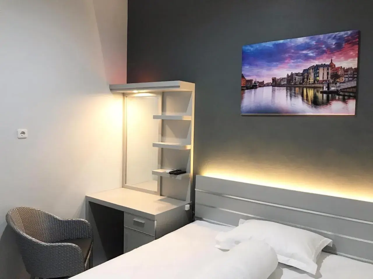 bunk bed, Bed in RedDoorz Plus near Politeknik Negeri Malang bunk bed, Bed in RedDoorz Plus near Politeknik Negeri Malang