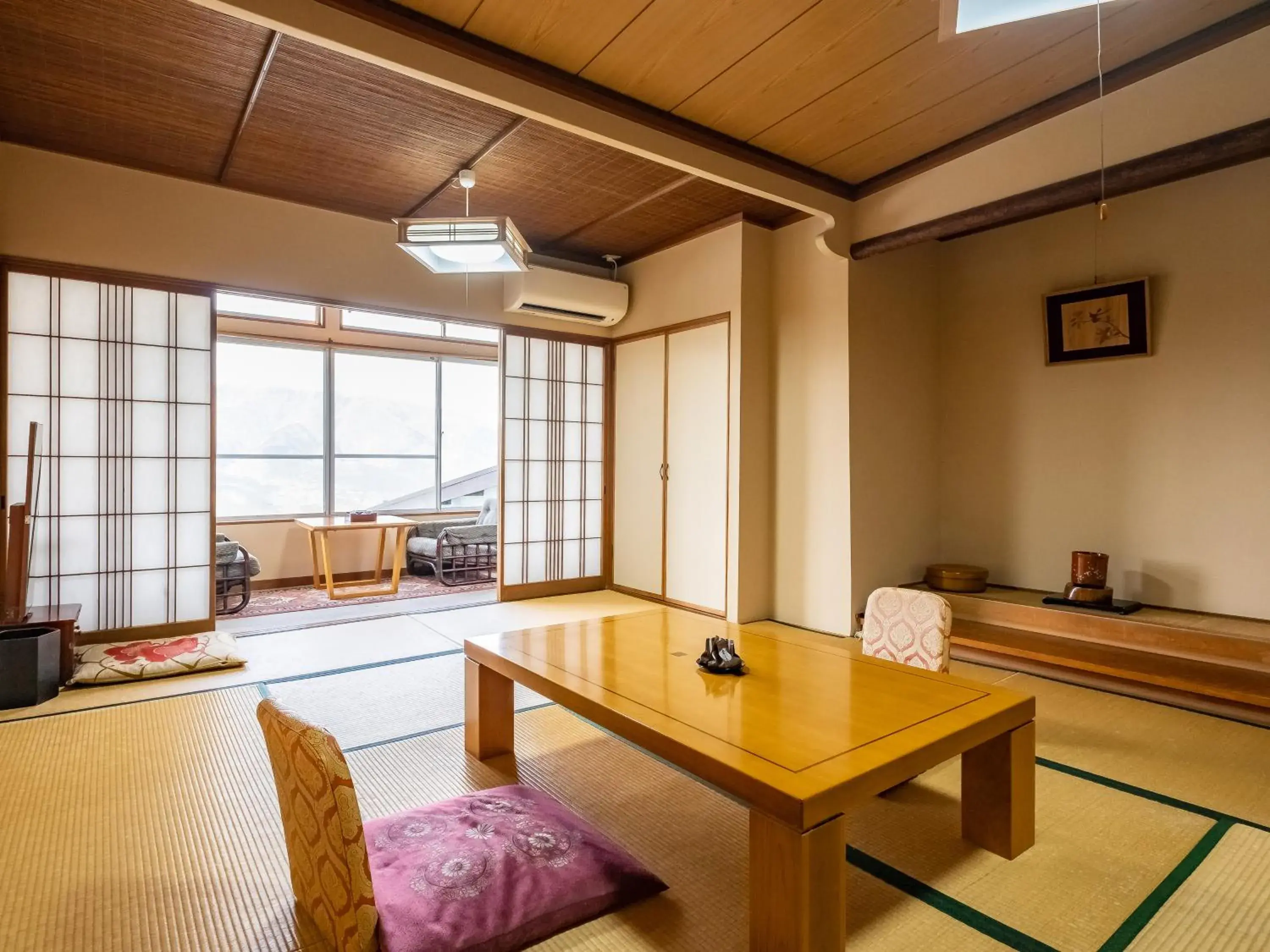 Photo of the whole room, Seating Area in Hakone Shirayunoyado Yamadaya Ryokan