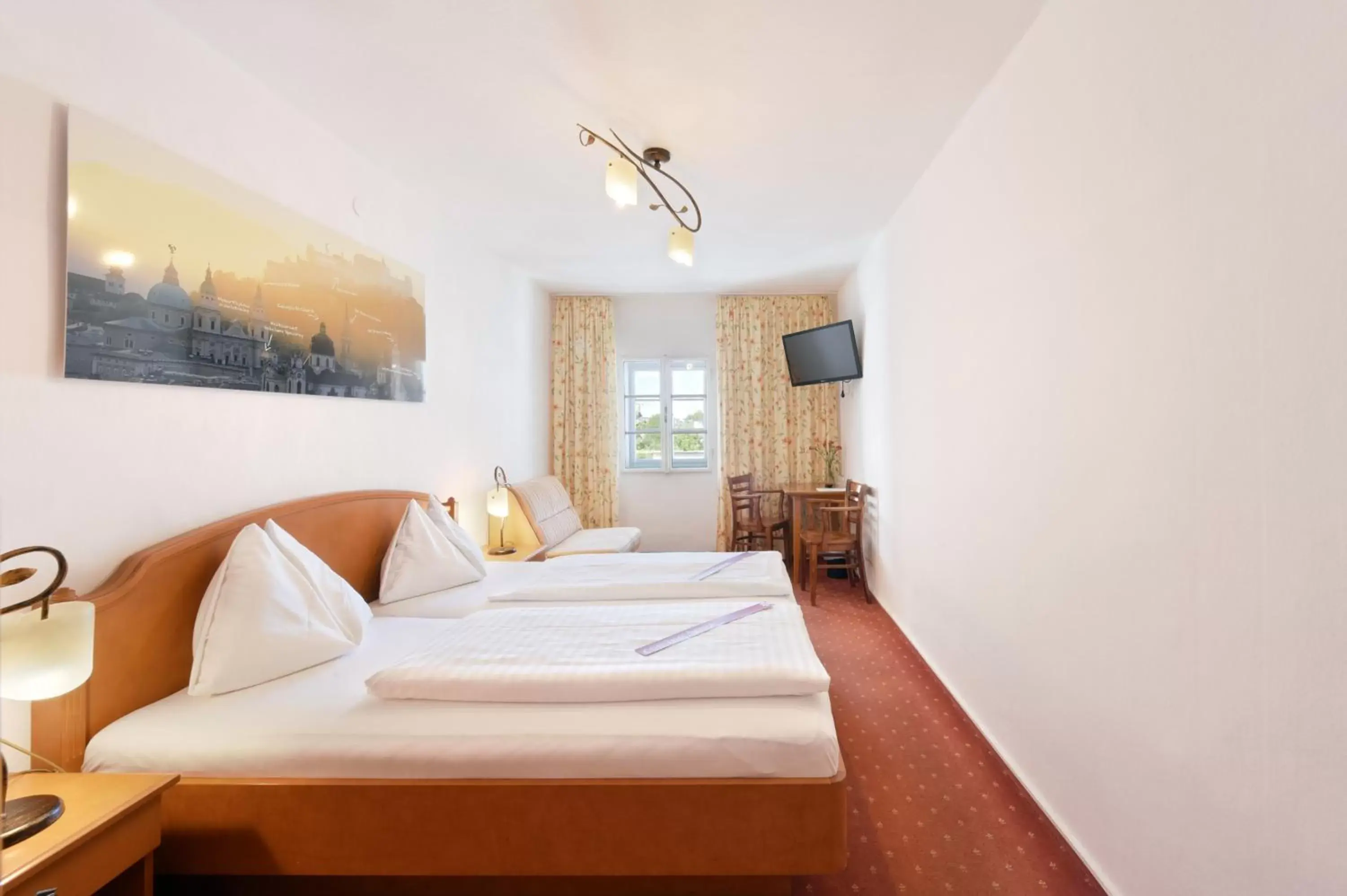 Bedroom, Bed in Hotel Krone 1512