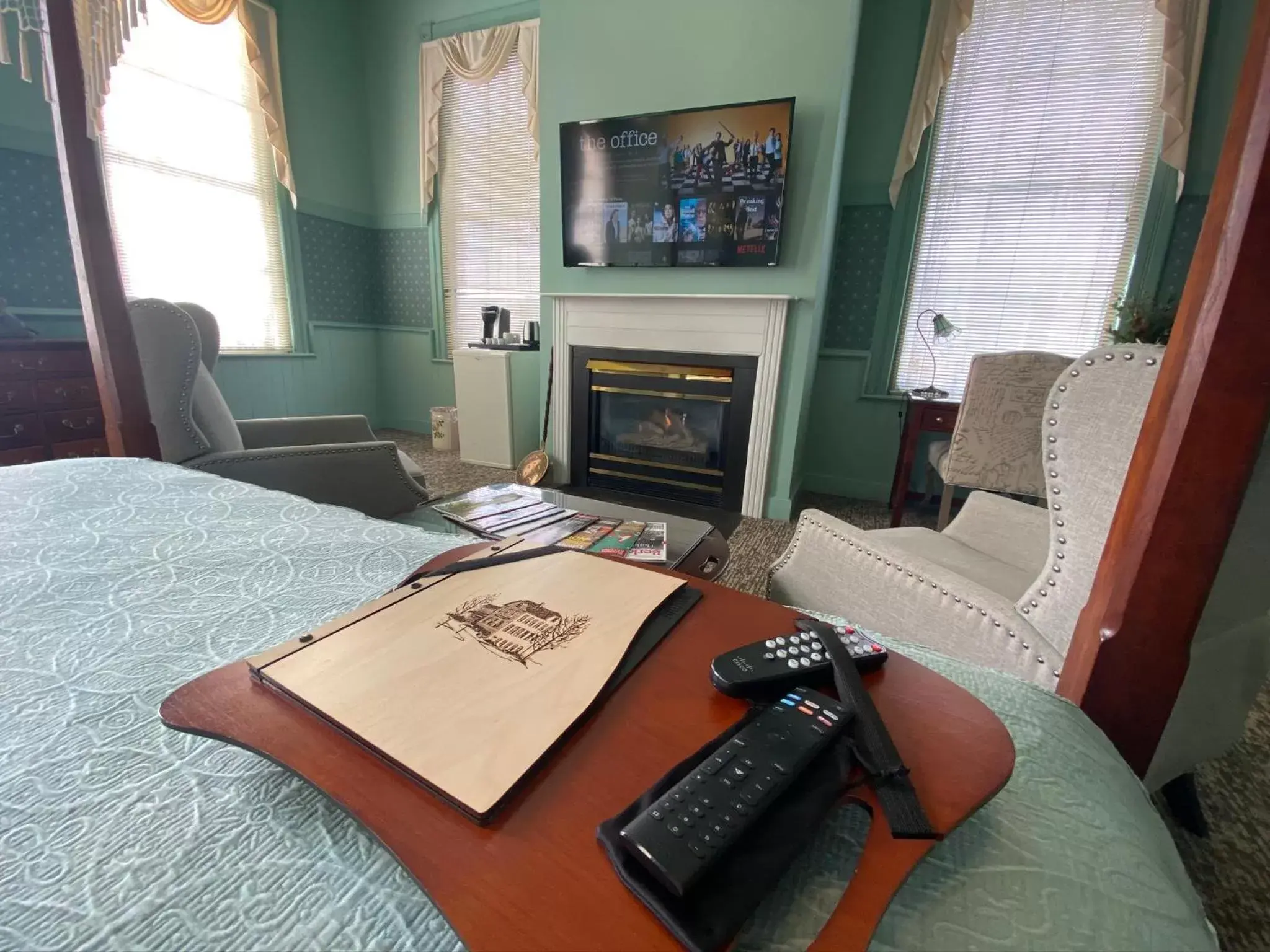 TV and multimedia, Bed in Chambery Inn