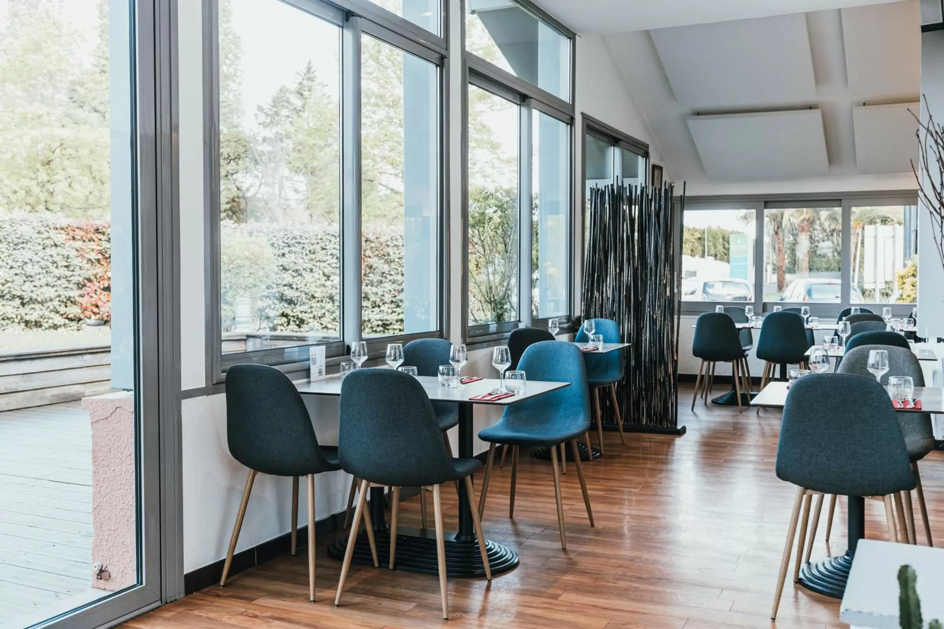 Restaurant/places to eat in Sure Hotel by Best Western Biarritz Aeroport