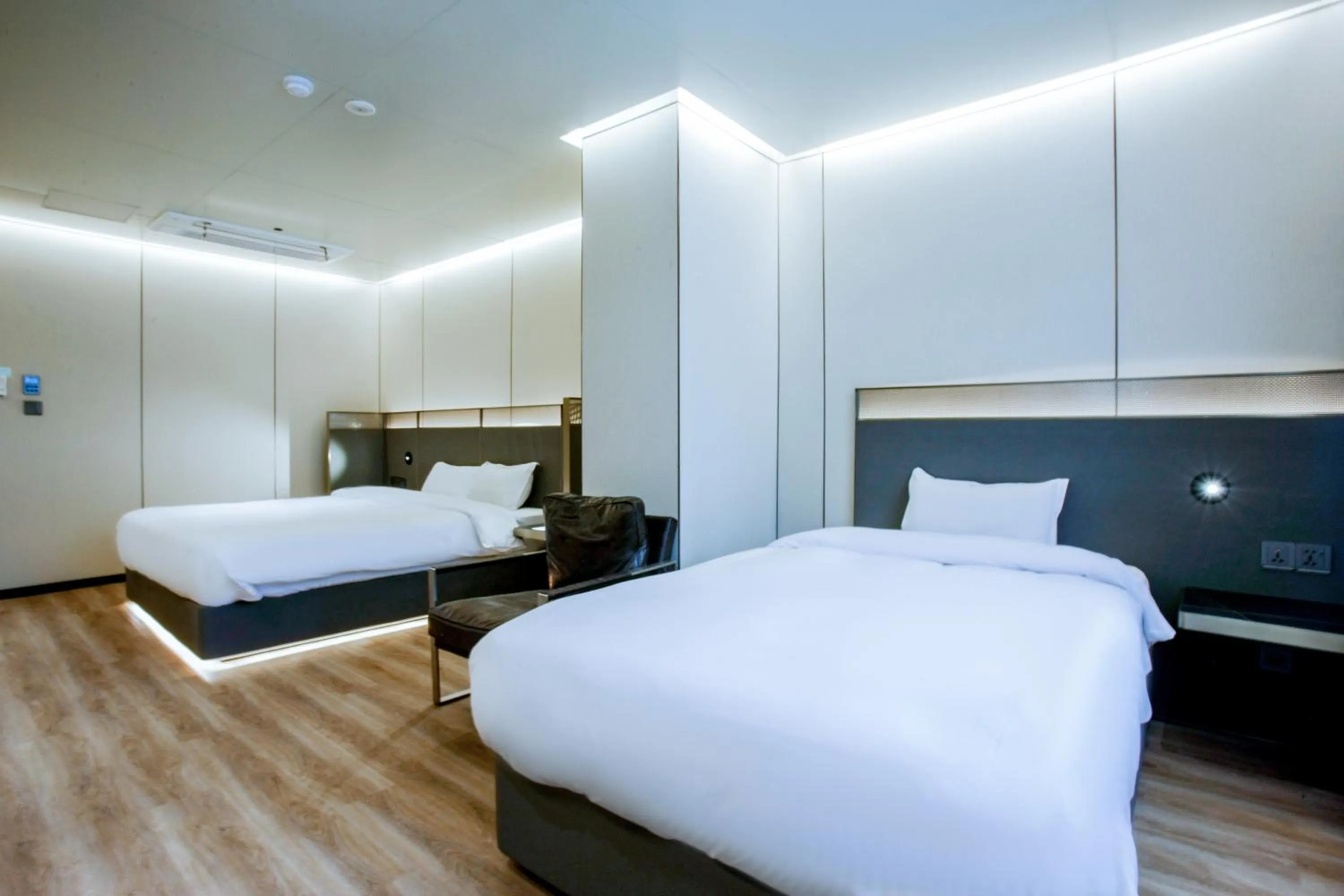 Photo of the whole room in Amber Hotel Jeju