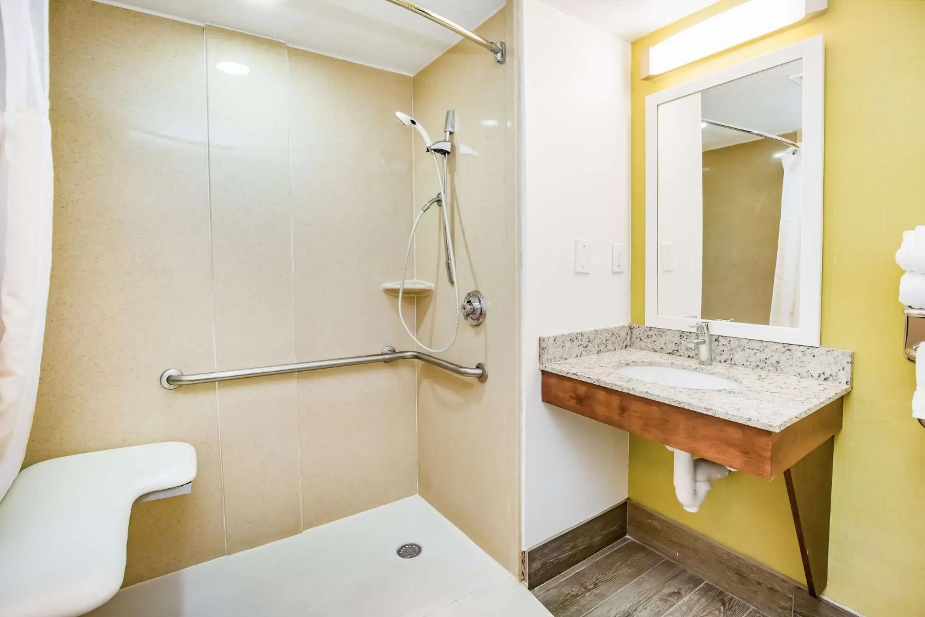 Bathroom in Hilton Garden Inn Orange Beach