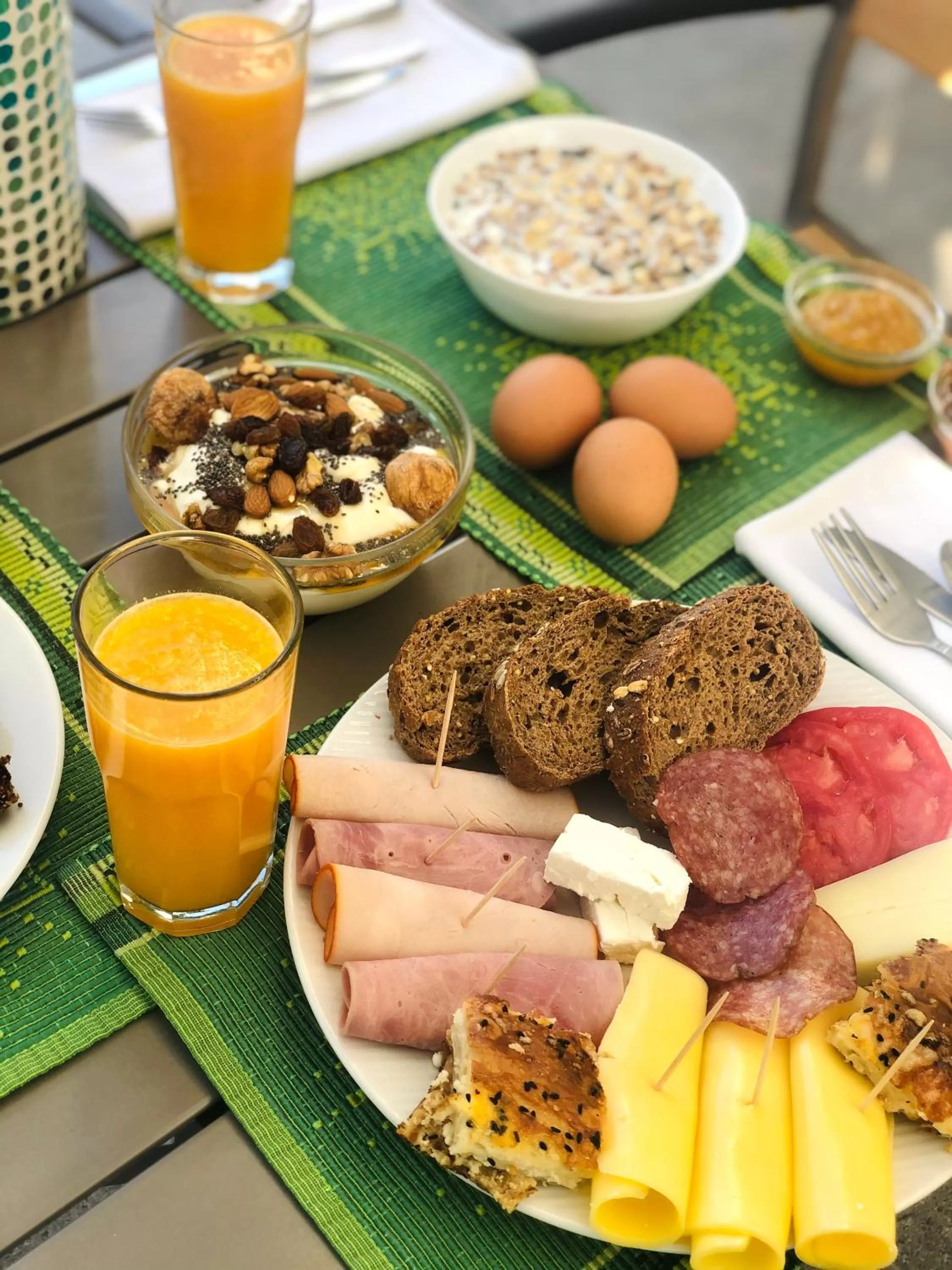 Restaurant/places to eat in Aris Boutique Hotel