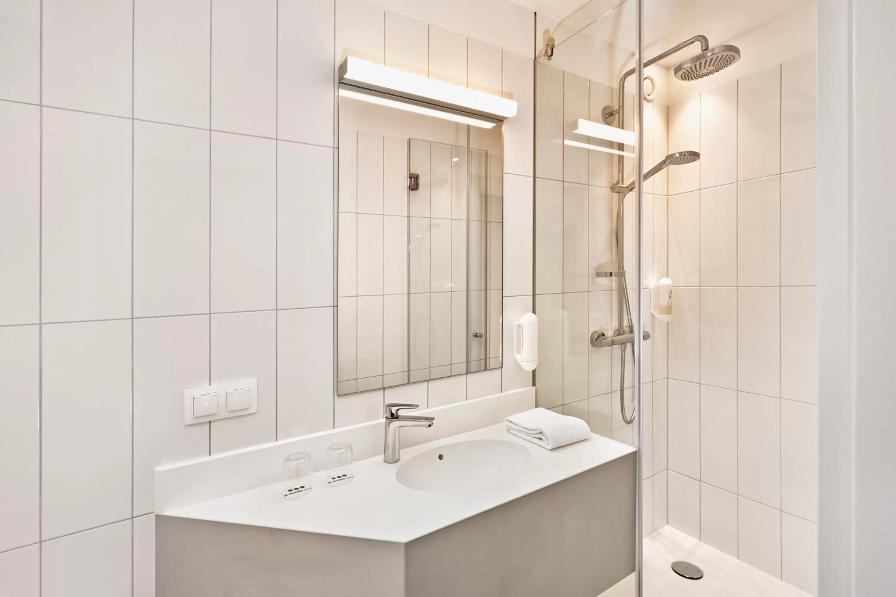 Bathroom in H+ Hotel Wien