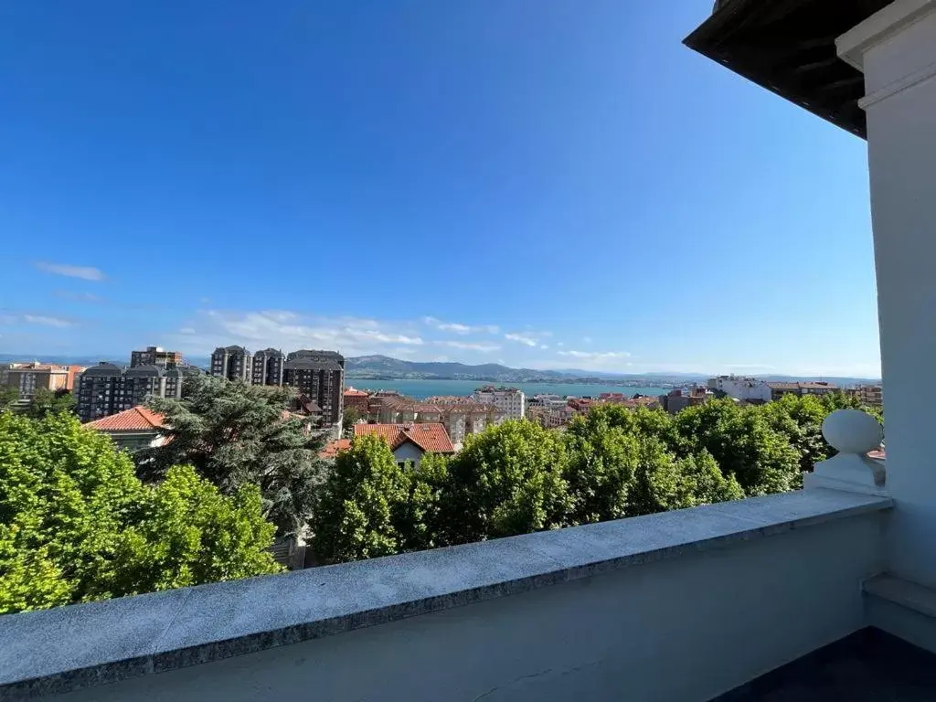 Balcony/Terrace in Hotel Royal Suite Santander