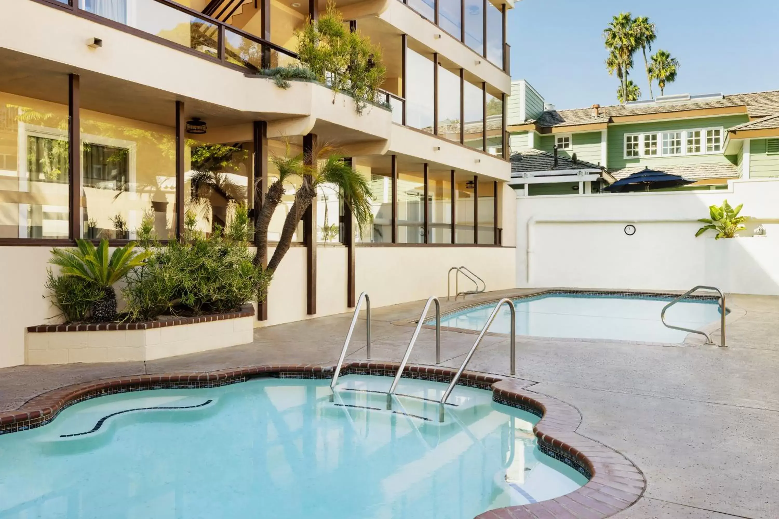 Swimming Pool in Pacific Edge Hotel on Laguna Beach Swimming Pool in Pacific Edge Hotel on Laguna Beach