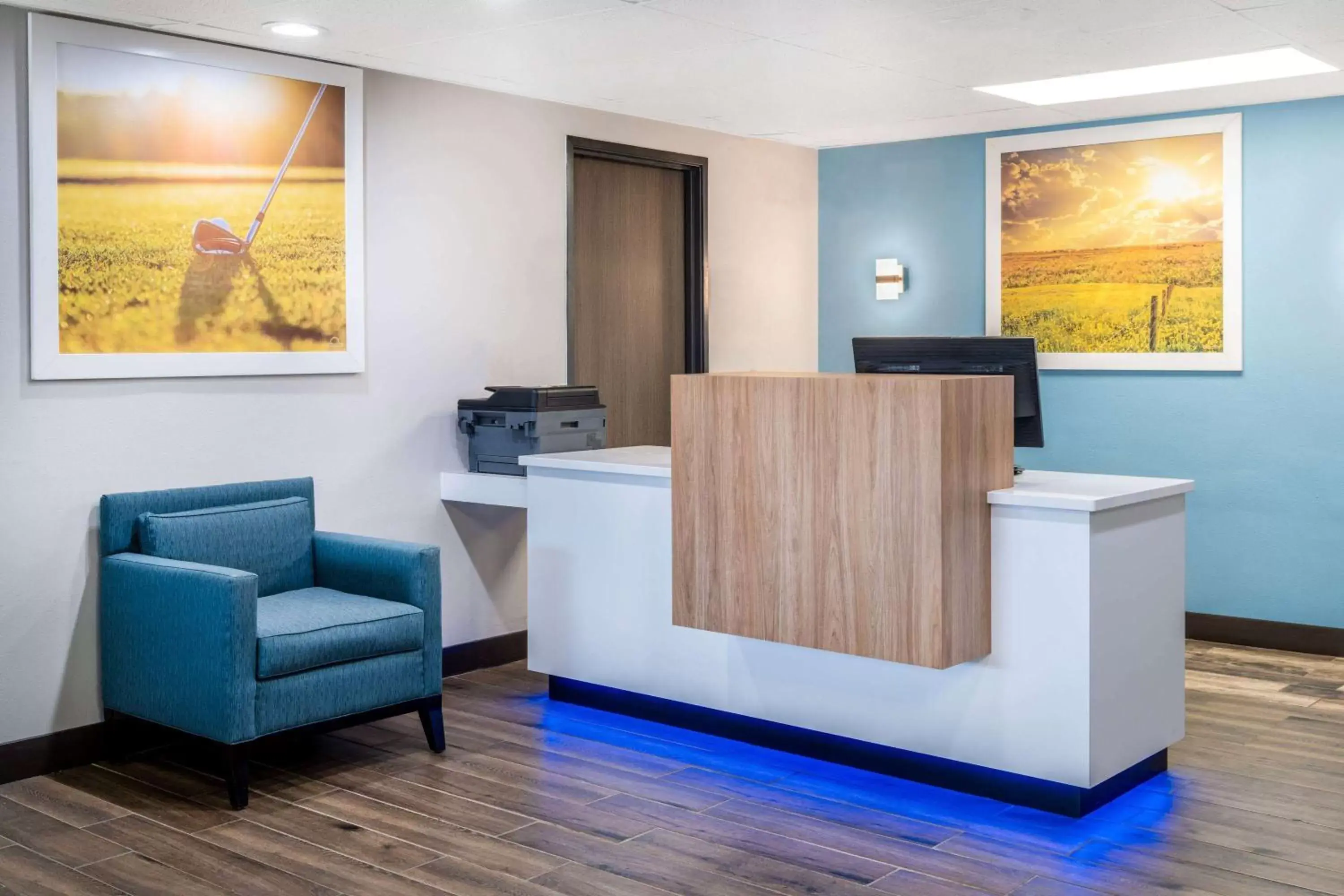 Lobby or reception, Lobby/Reception in Days Inn by Wyndham Sioux Falls Airport