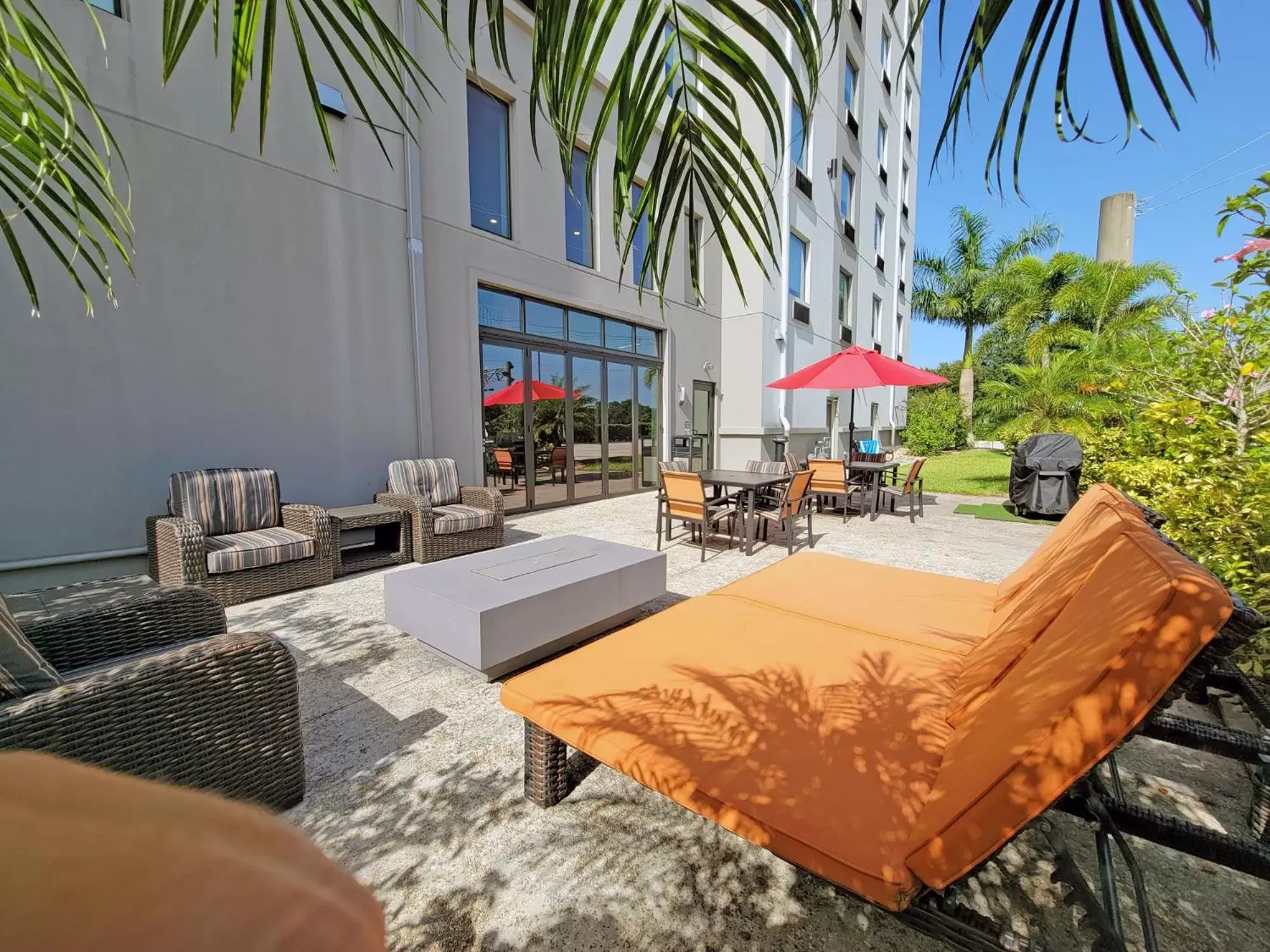 Patio, Restaurant/Places to Eat in Magnolia Pointe; BW Signature Collection