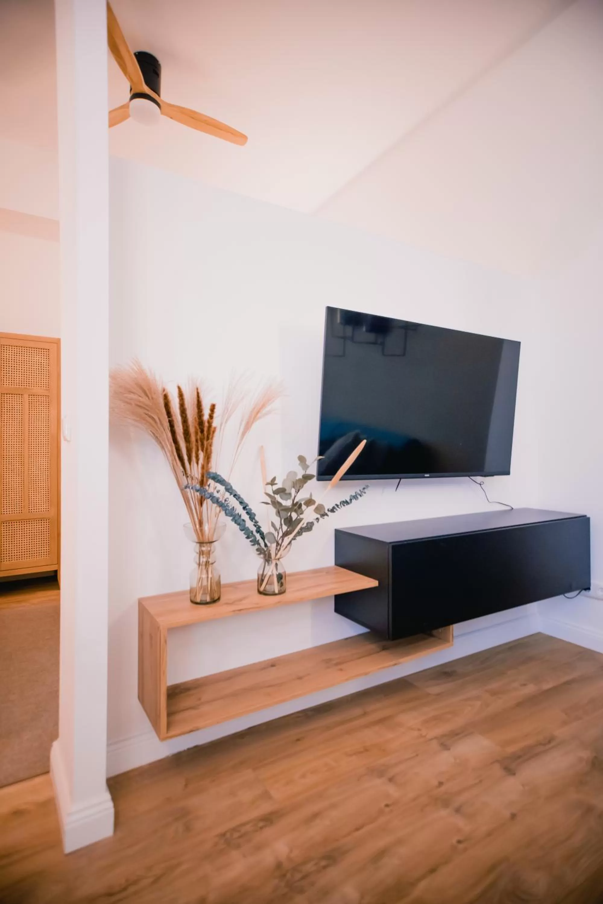 TV and multimedia in The Weinert Suites