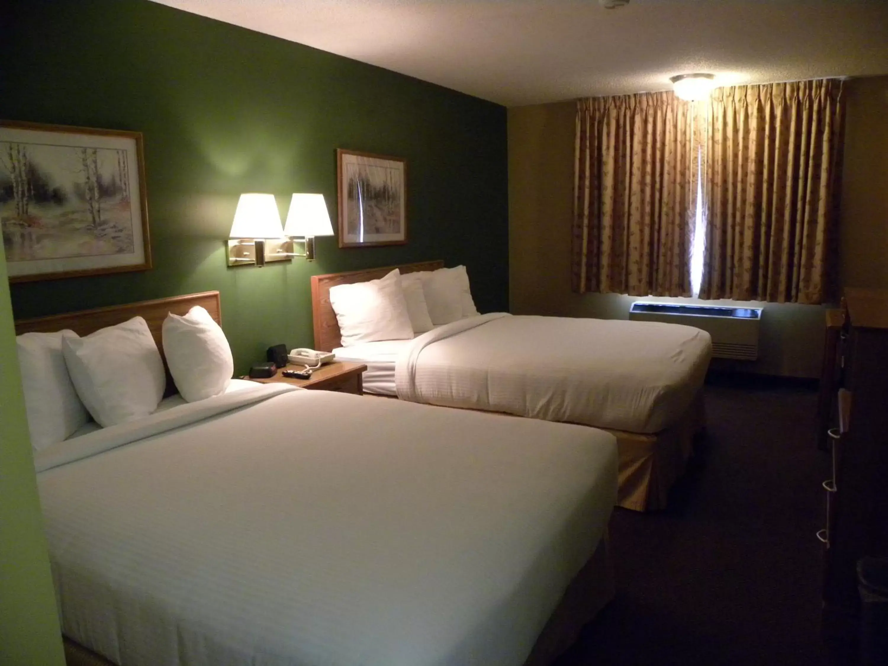 Photo of the whole room, Bed in New Victorian Inn & Suites Kearney