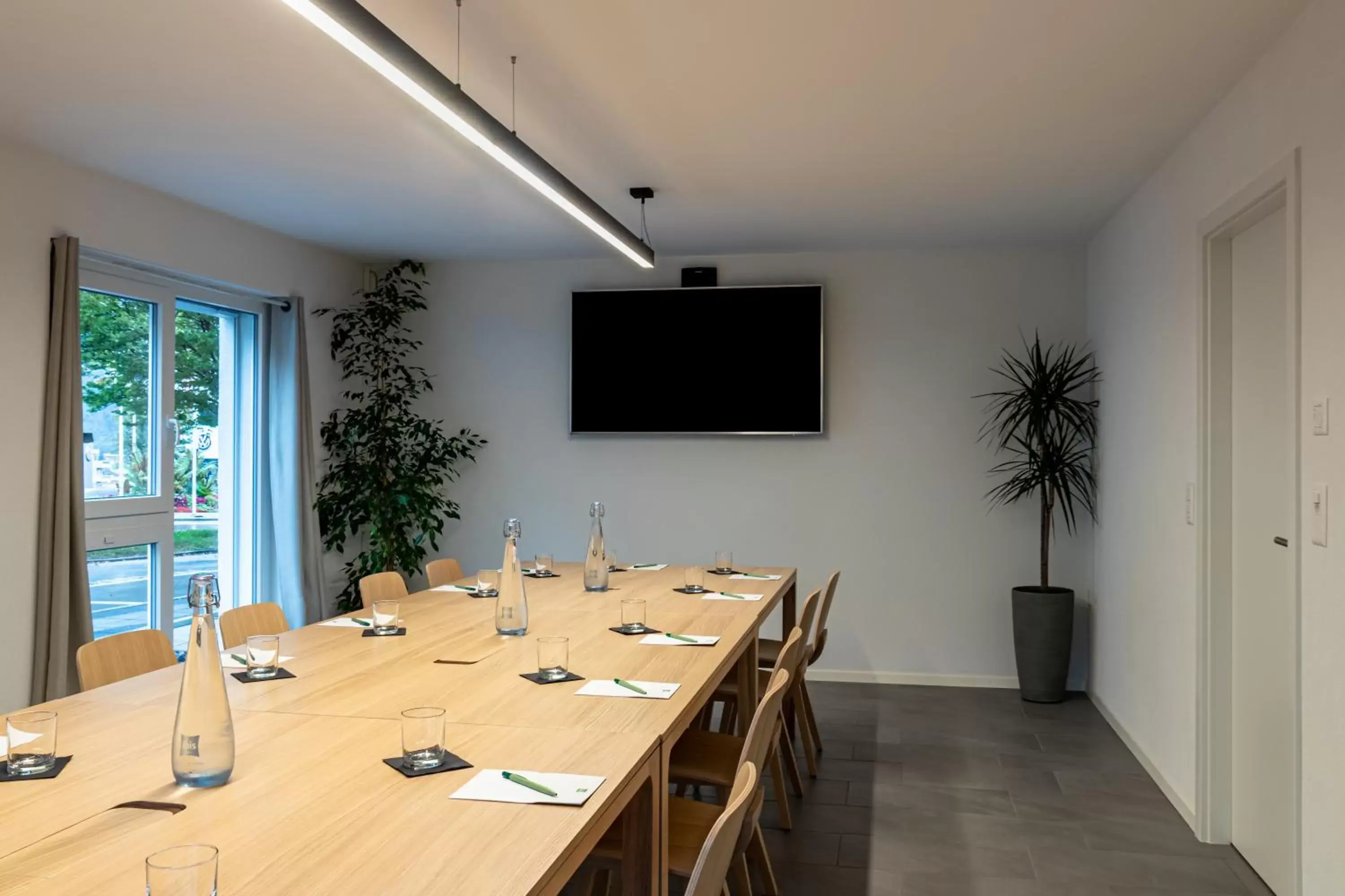 Meeting/conference room in ibis Styles Sierre