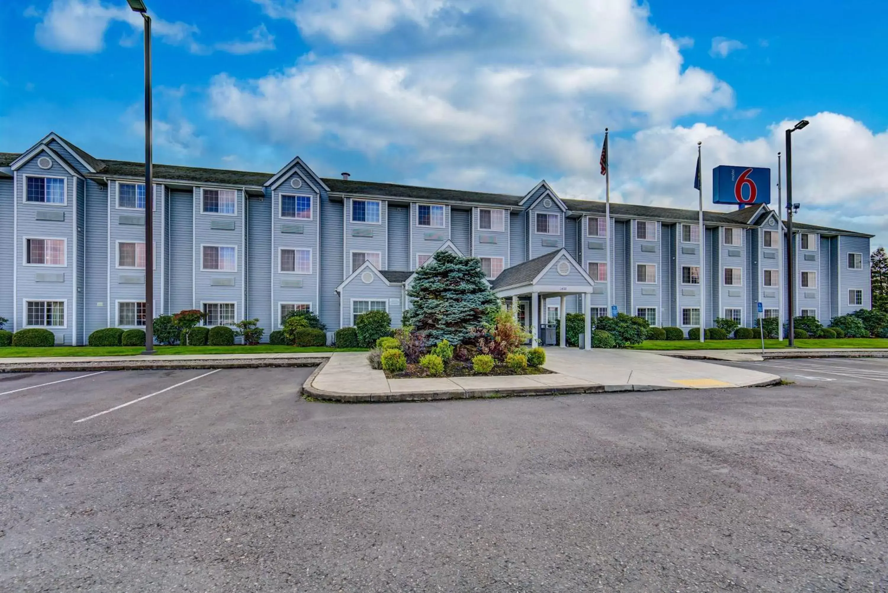 Property Building in Motel 6-Sutherlin, OR