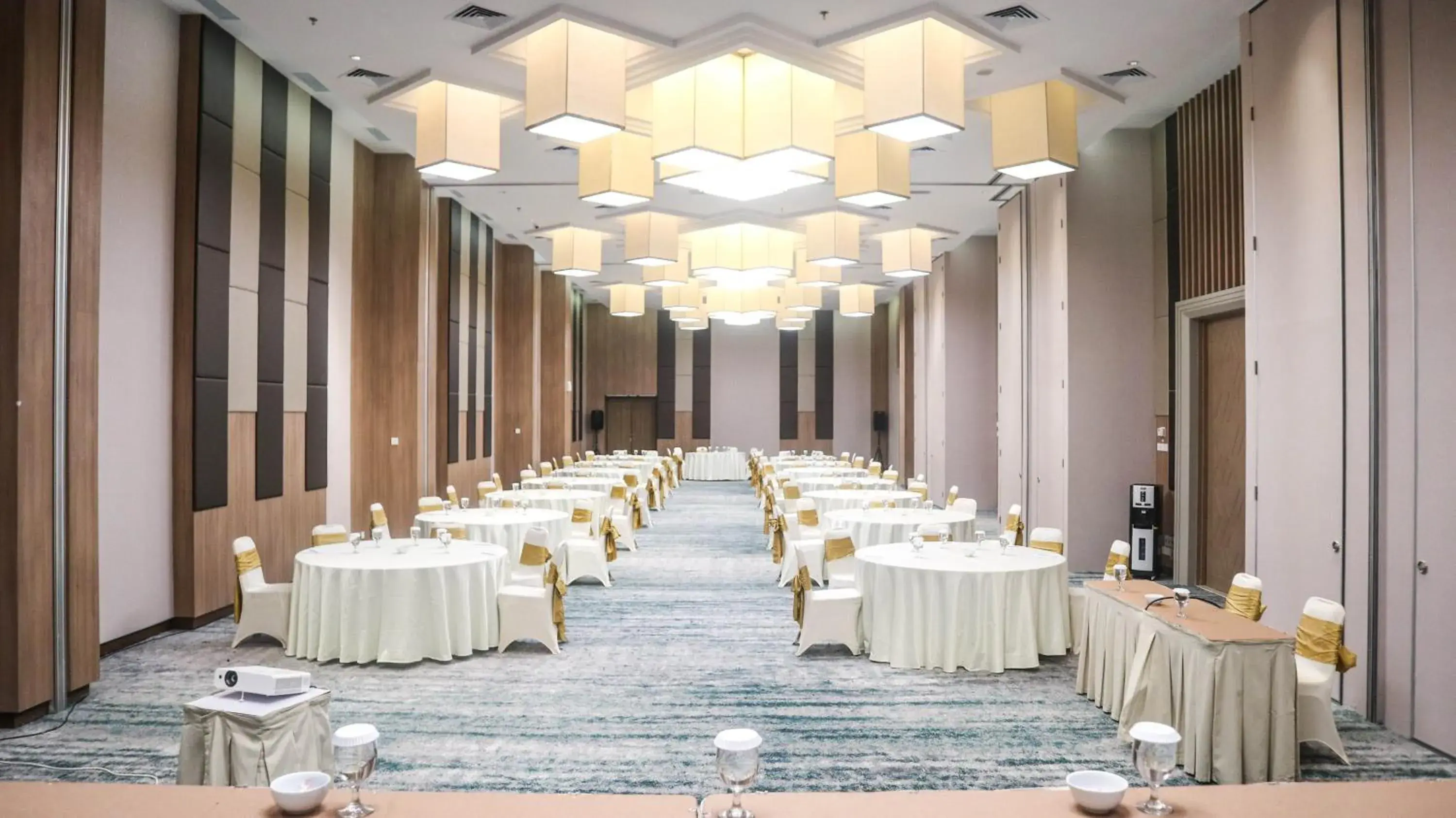 Banquet/Function facilities, Banquet Facilities in Hotel Santika Bukittinggi