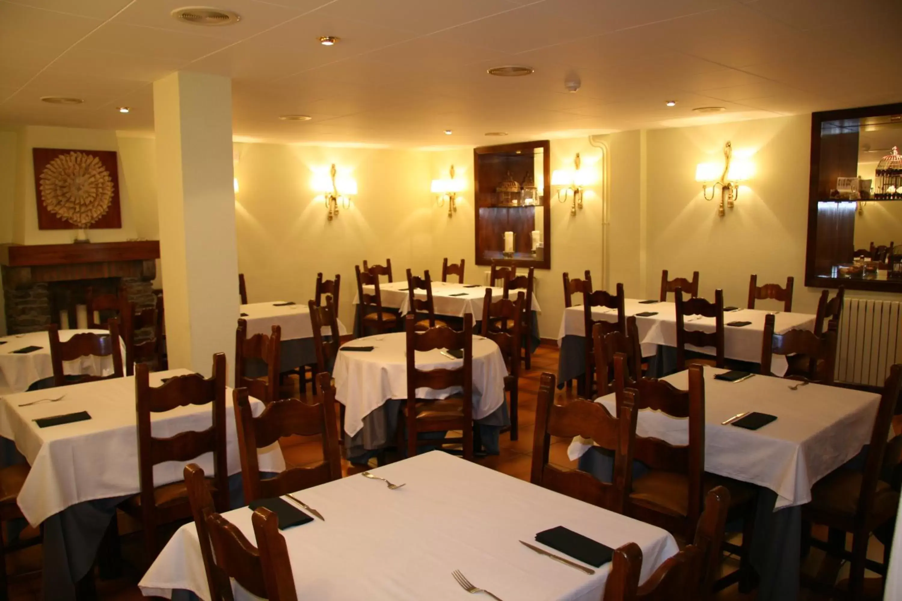 Lounge or bar, Restaurant/Places to Eat in Hotel Santa Bàrbara De La Vall D'ordino