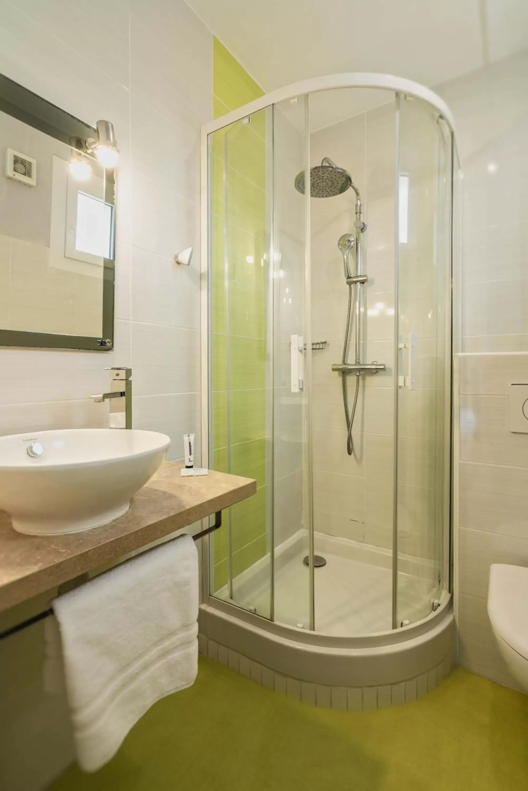 Bathroom in Hôtel du Musée