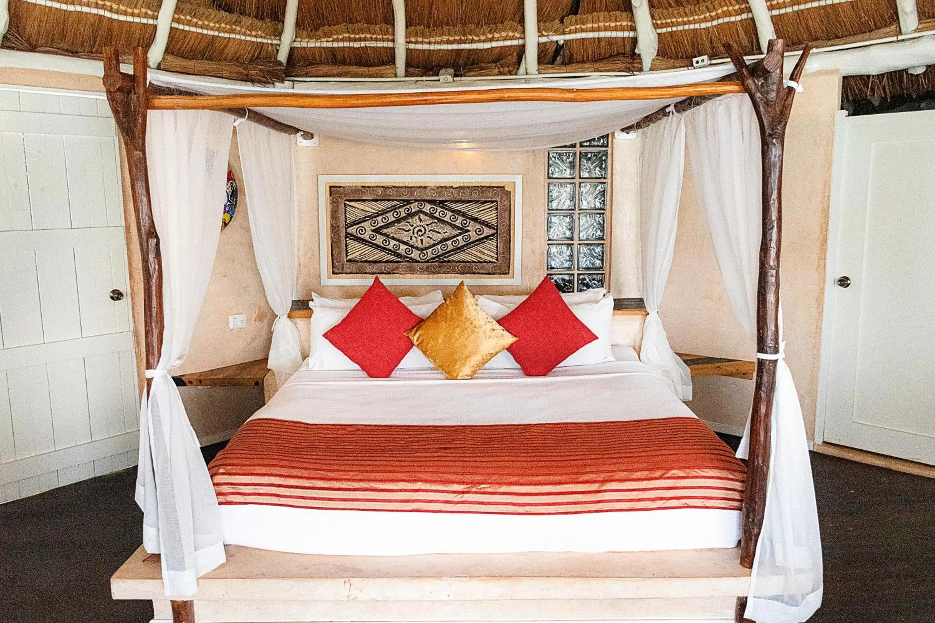 Bed in Villa Las Estrellas Tulum - located at the party zone