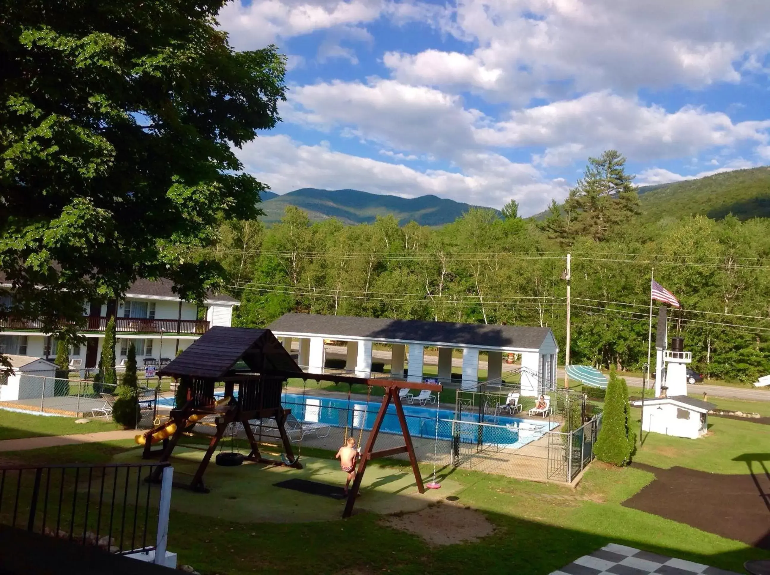 Garden, Pool View in Days Inn by Wyndham Lincoln