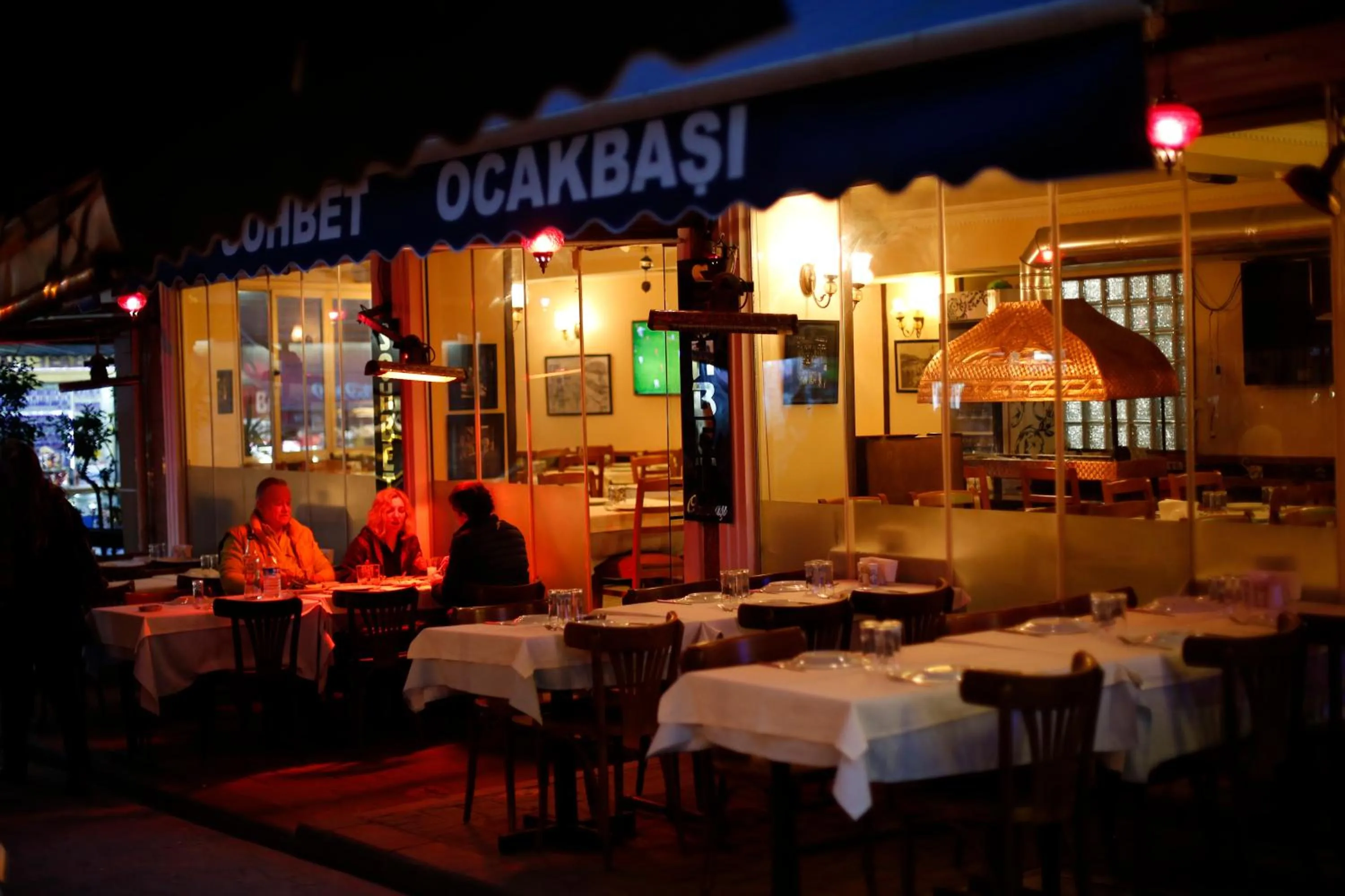 Restaurant/places to eat in Grand Papirus Hotel