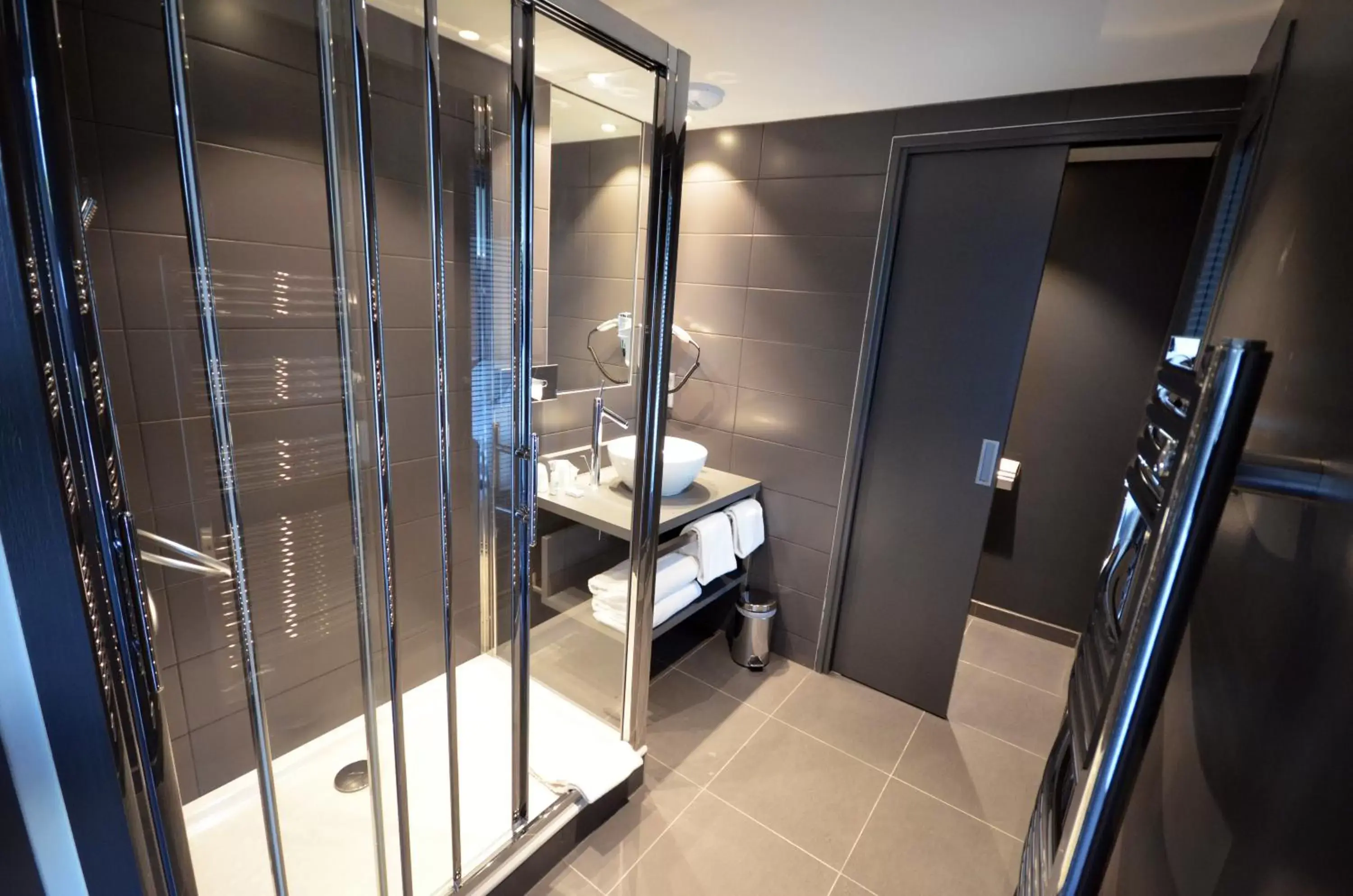 Bathroom in Holiday Inn Dijon Toison D'or, an IHG Hotel