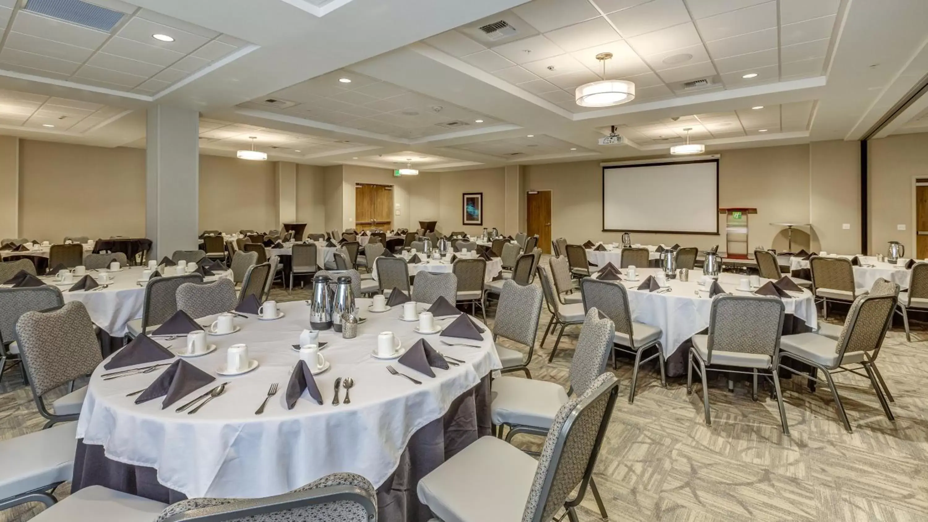 Banquet/Function facilities, Restaurant/Places to Eat in Holiday Inn Bellingham, an IHG Hotel