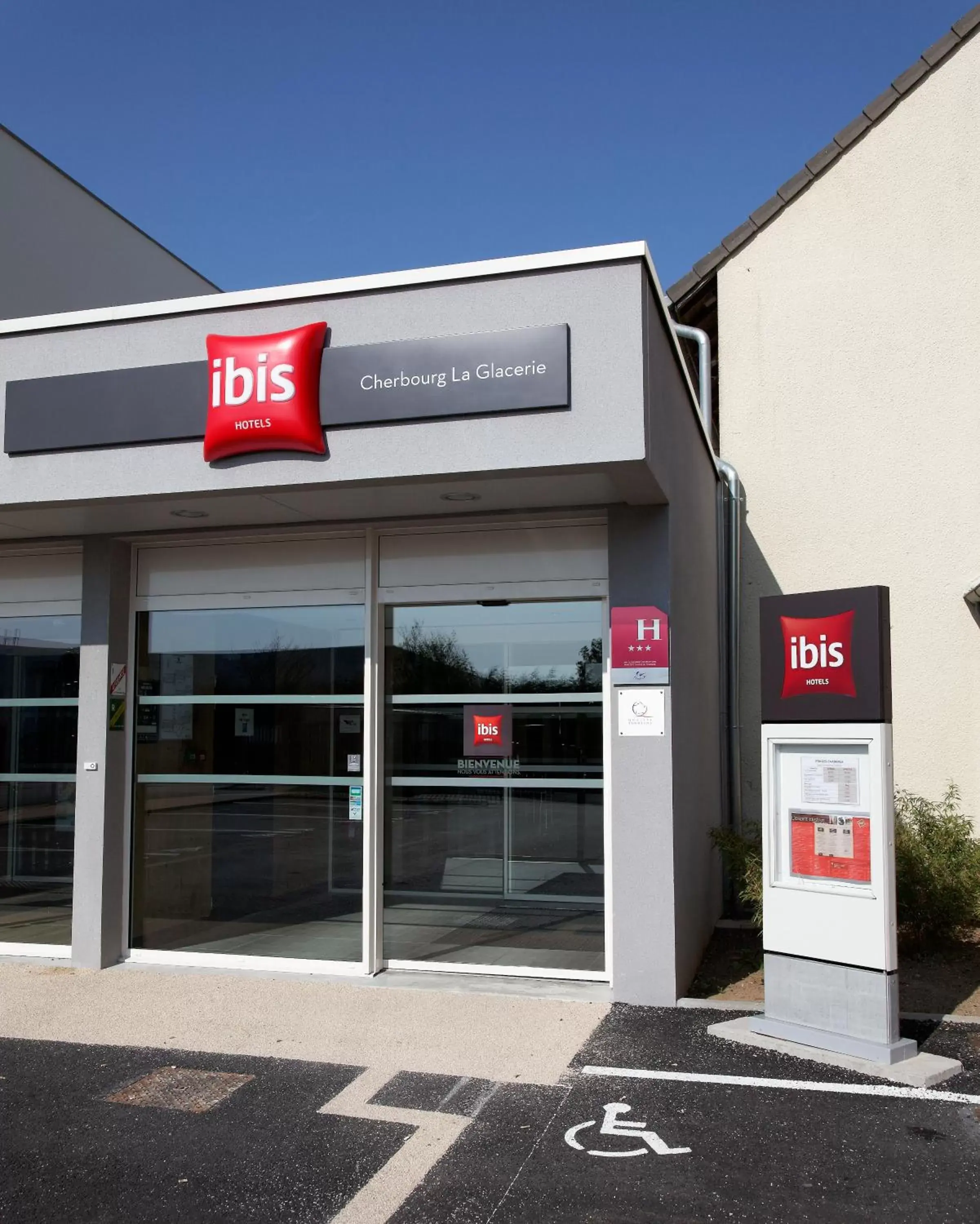 Facade/entrance in ibis Cherbourg La Glacerie Facade/entrance in ibis Cherbourg La Glacerie