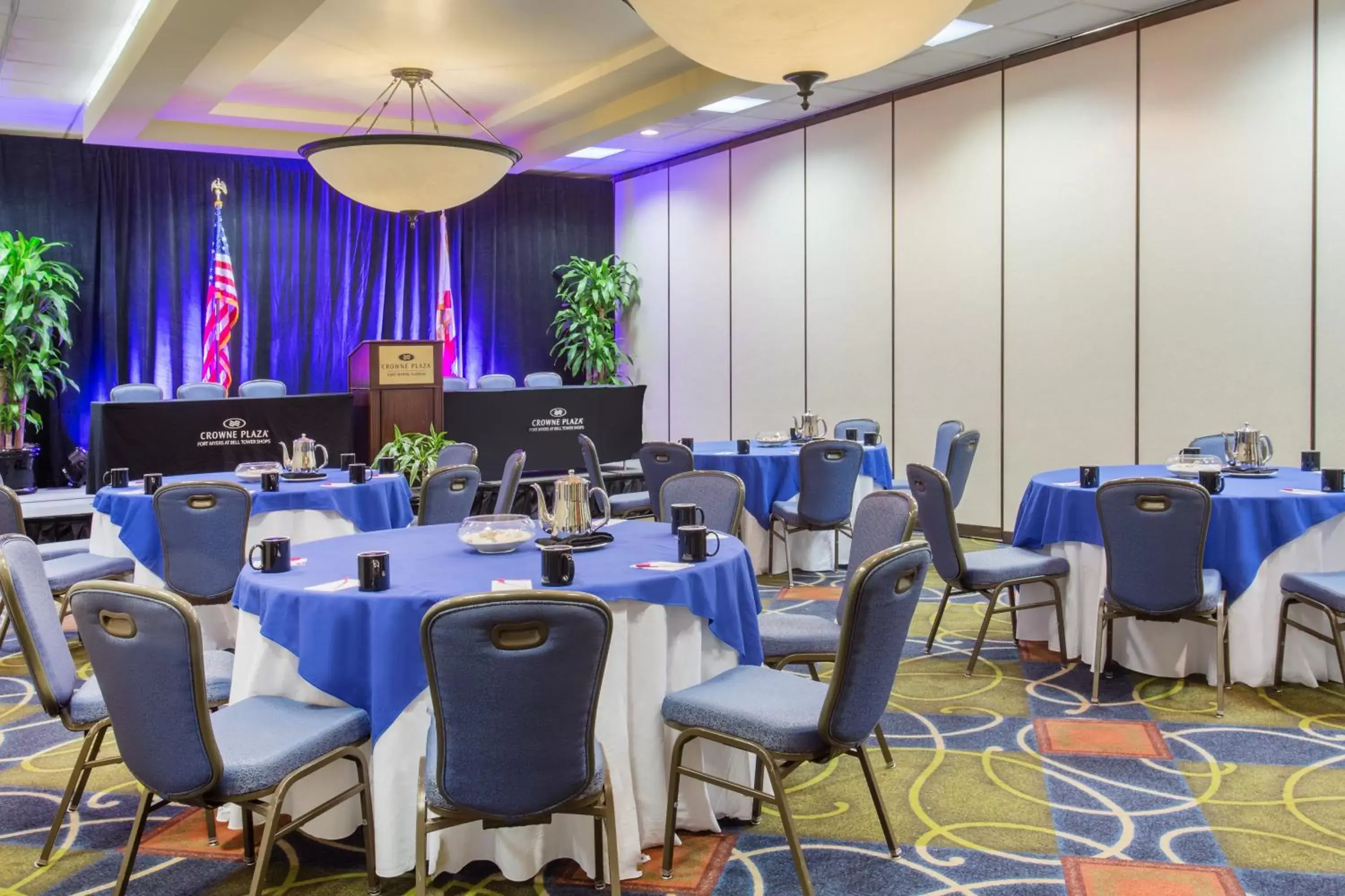 Meeting/conference room, Restaurant/Places to Eat in Crowne Plaza Hotel Fort Myers at Bell Tower Shops, an IHG Hotel