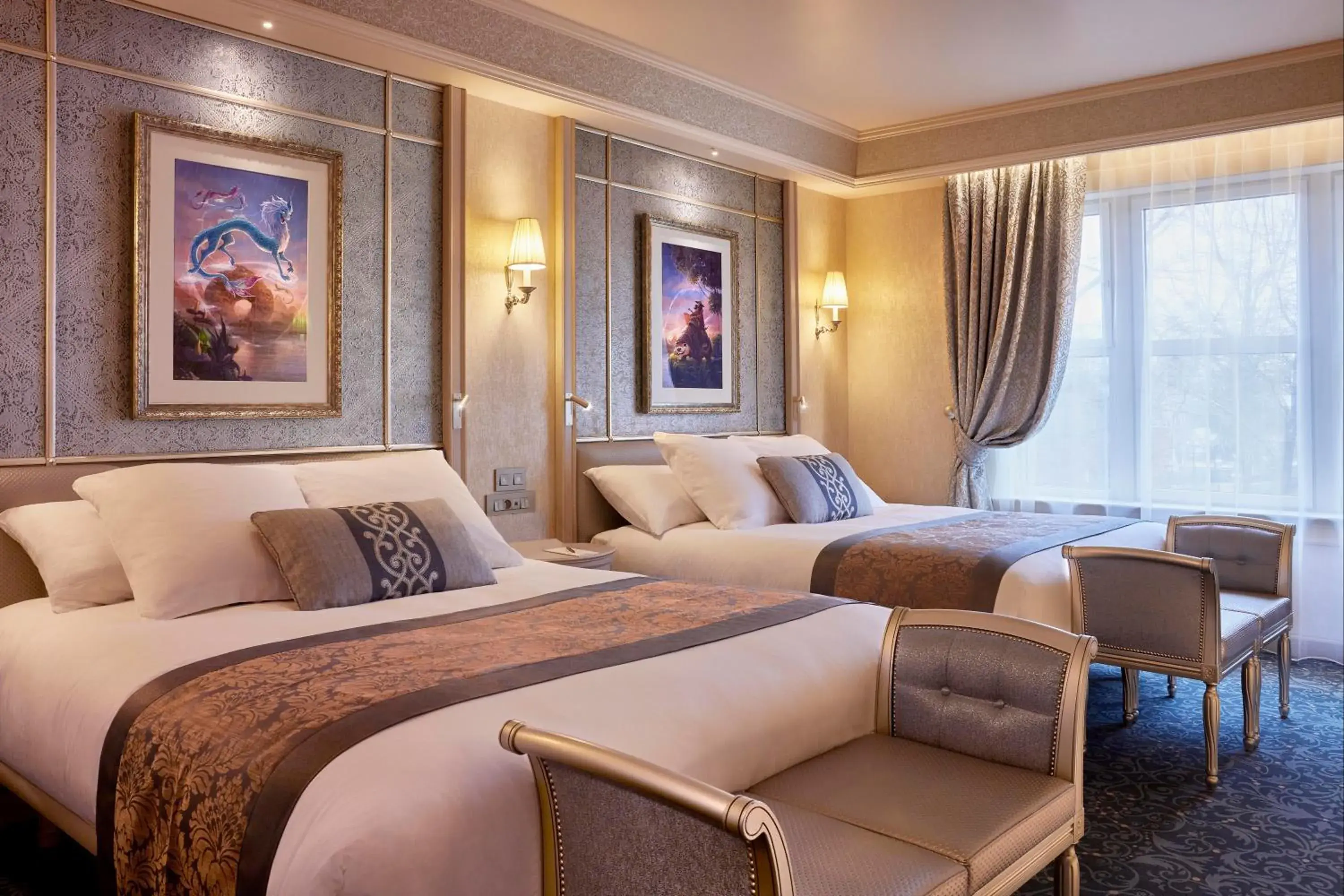 Bedroom, Bed in Disneyland Hotel + Tickets