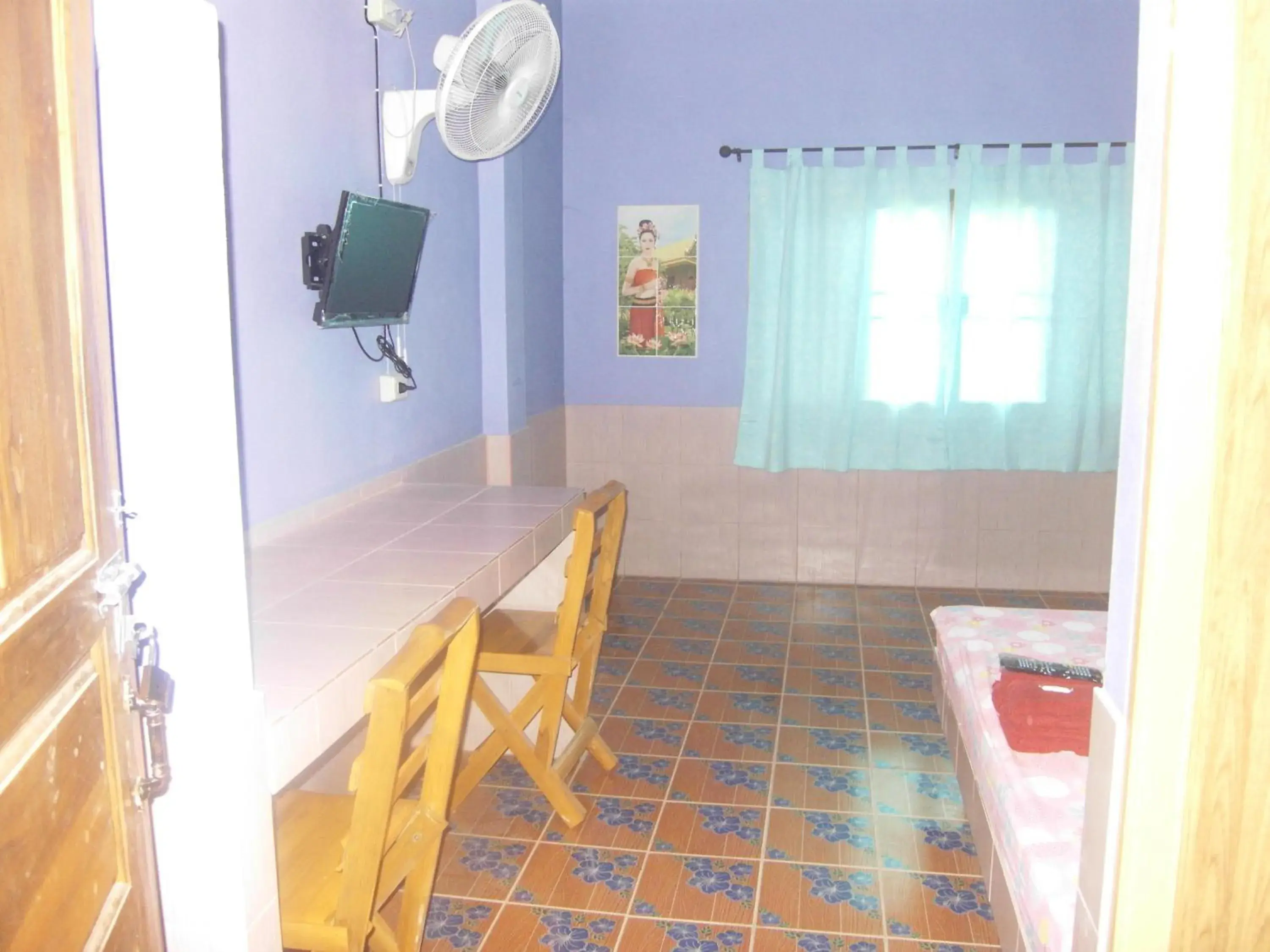 Bedroom, Dining Area in Rueang Sri Siri Guesthouse