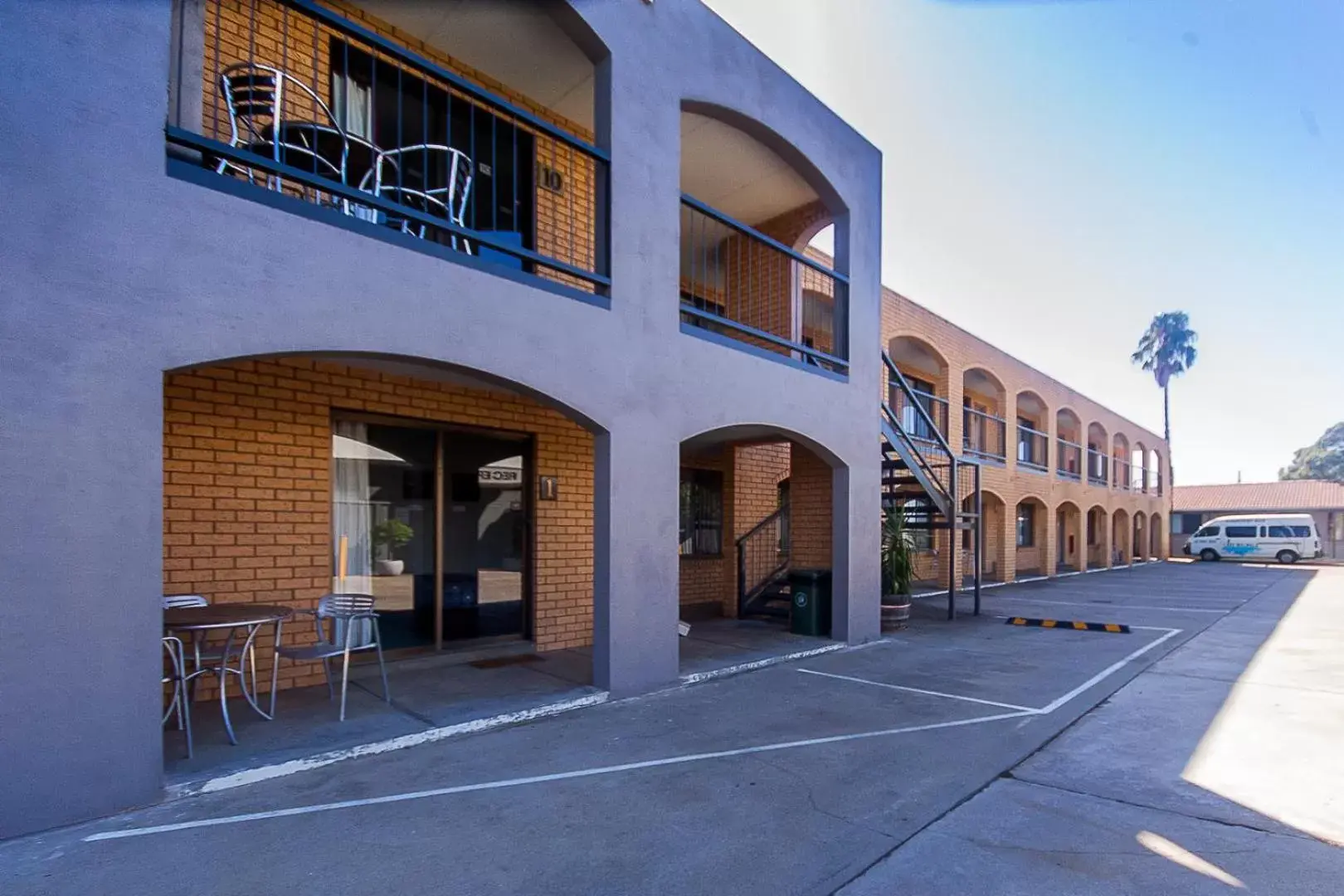 Facade/entrance, Property Building in Lake Mulwala Hotel