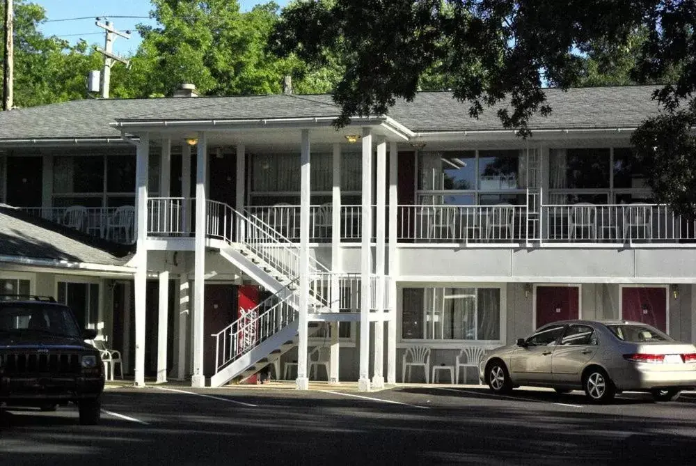 Property Building in Grand Traverse Motel