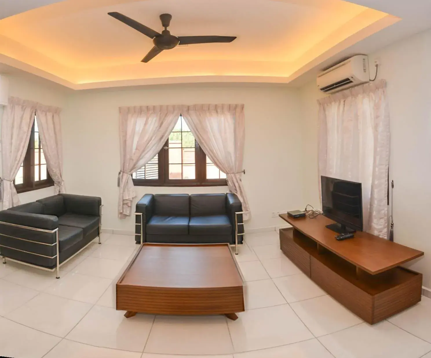 TV and multimedia, Seating Area in Kertih Damansara Inn