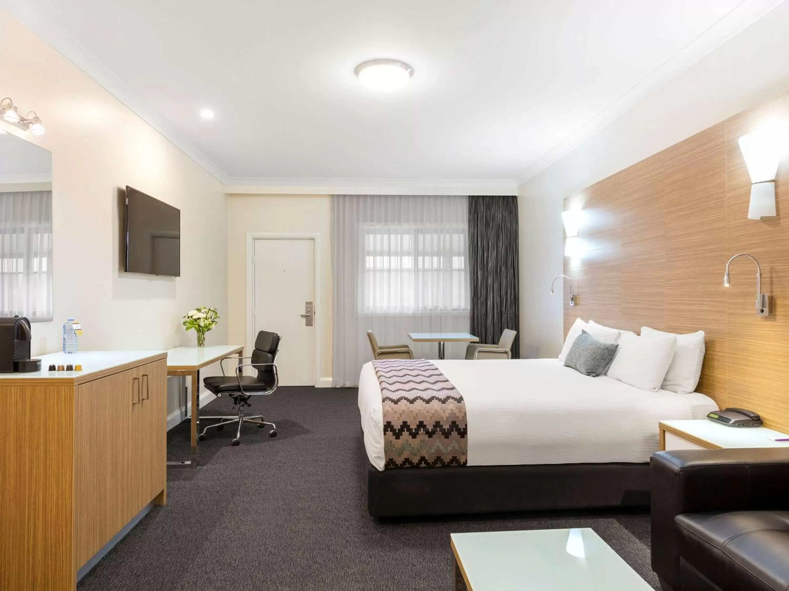 Photo of the whole room in Mercure Goulburn